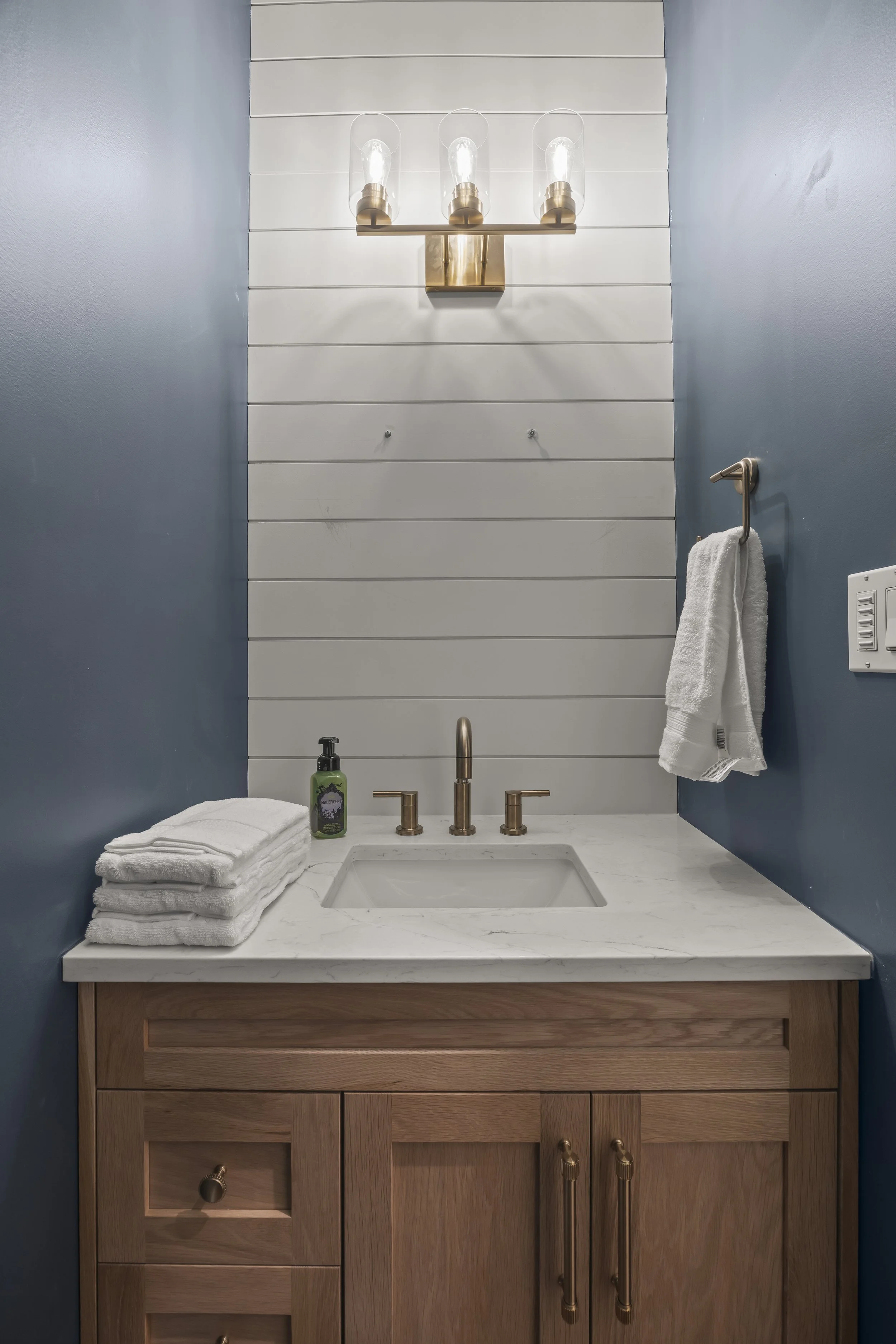 672 Clearwater Cres -20.JPG