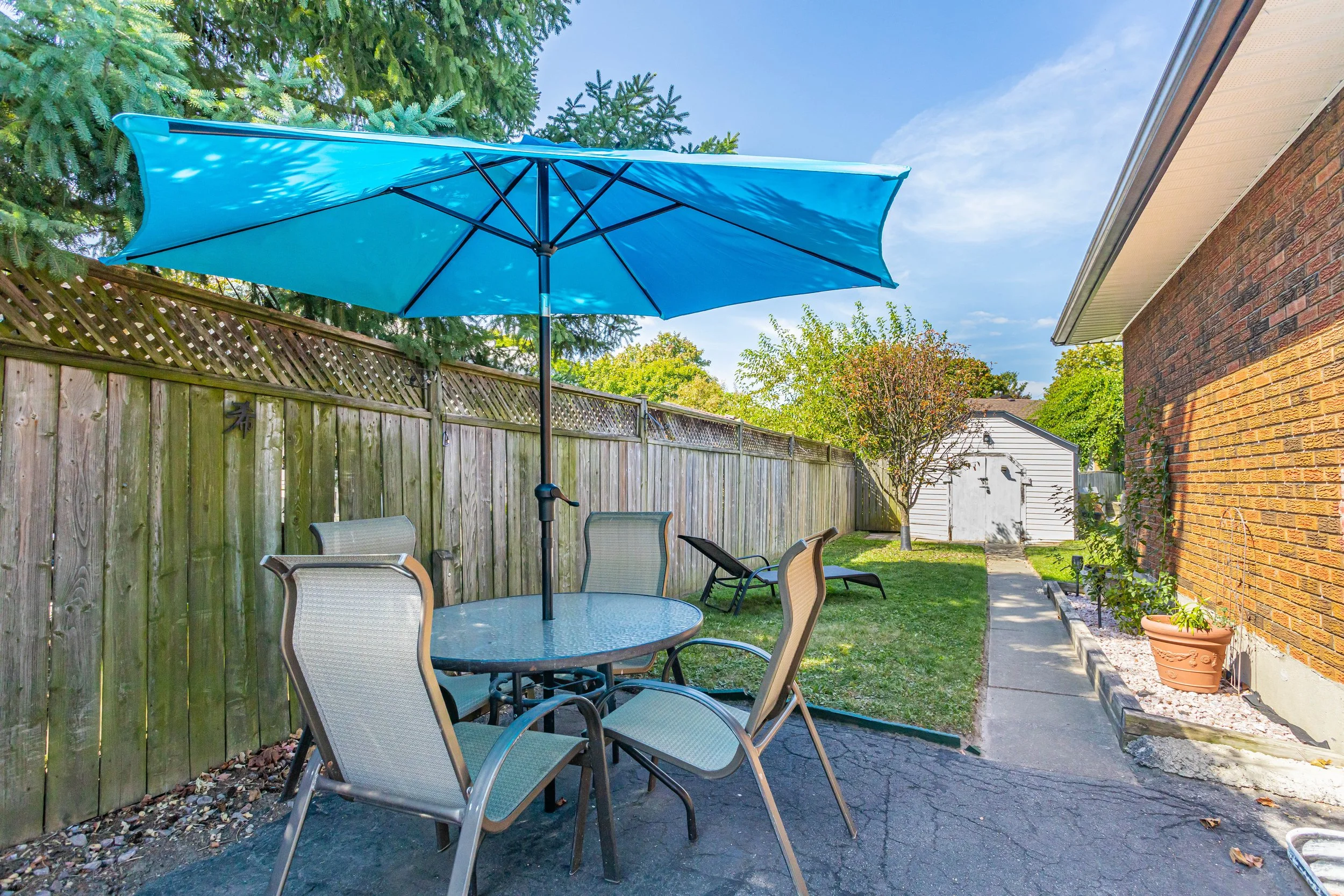 681 Ladybrook Cr - 35.jpg