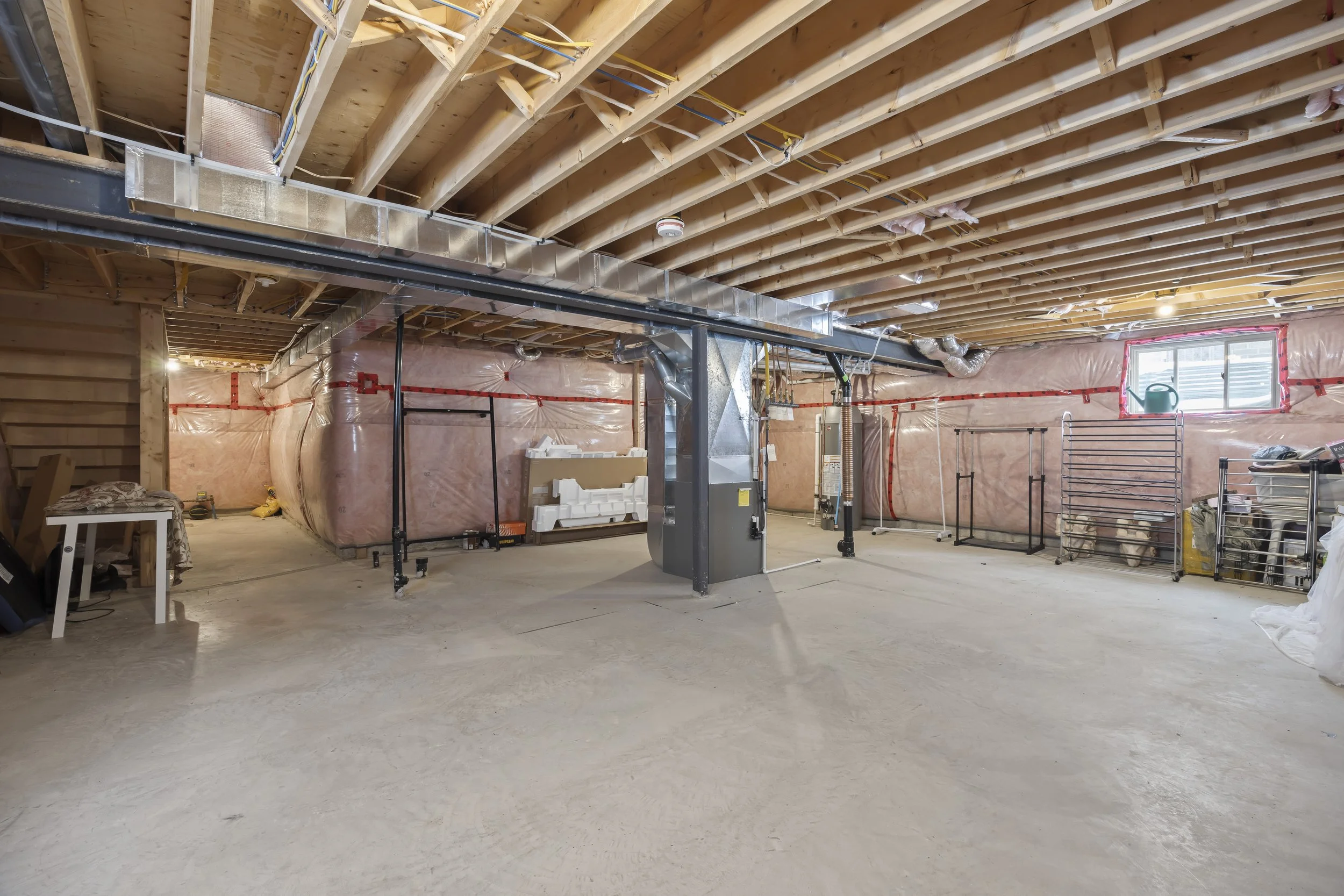 471 Sophia Cres -36.JPG