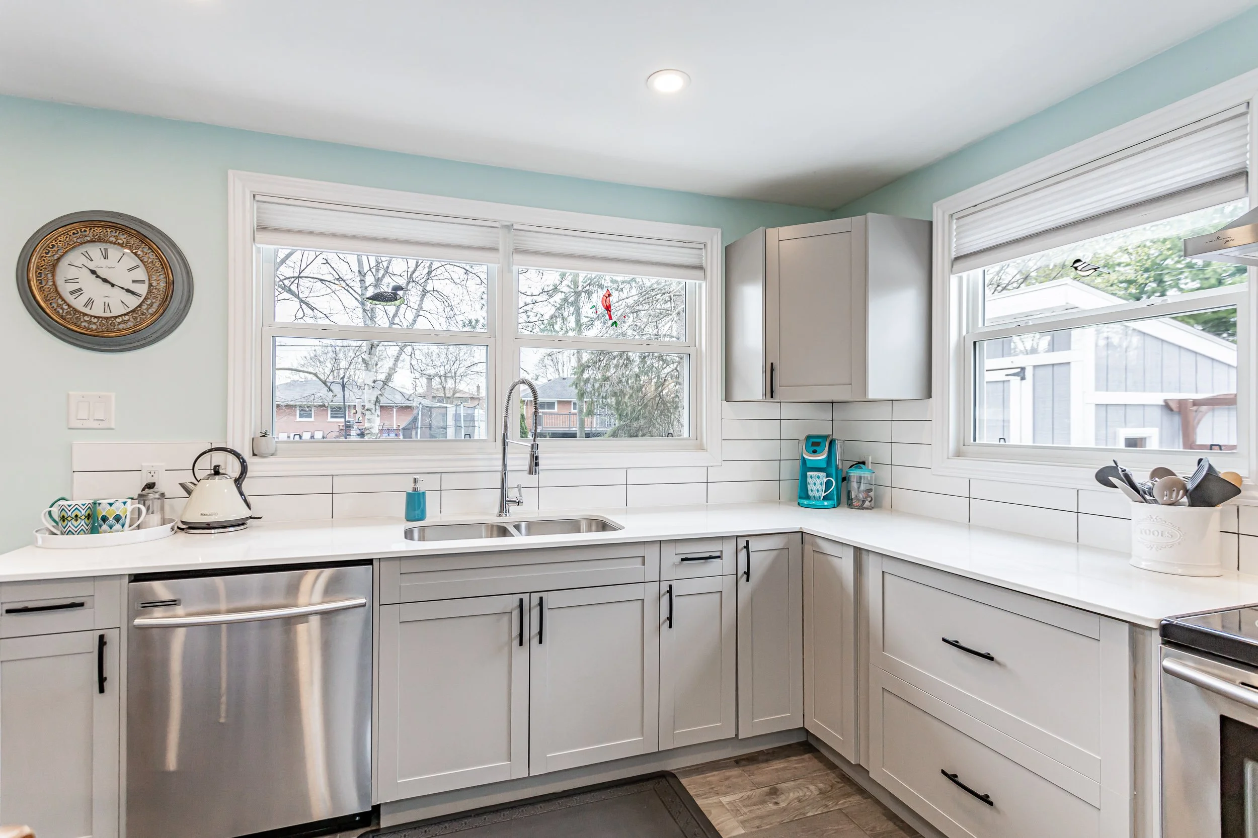 537 Ridgewood Cres-12.jpg