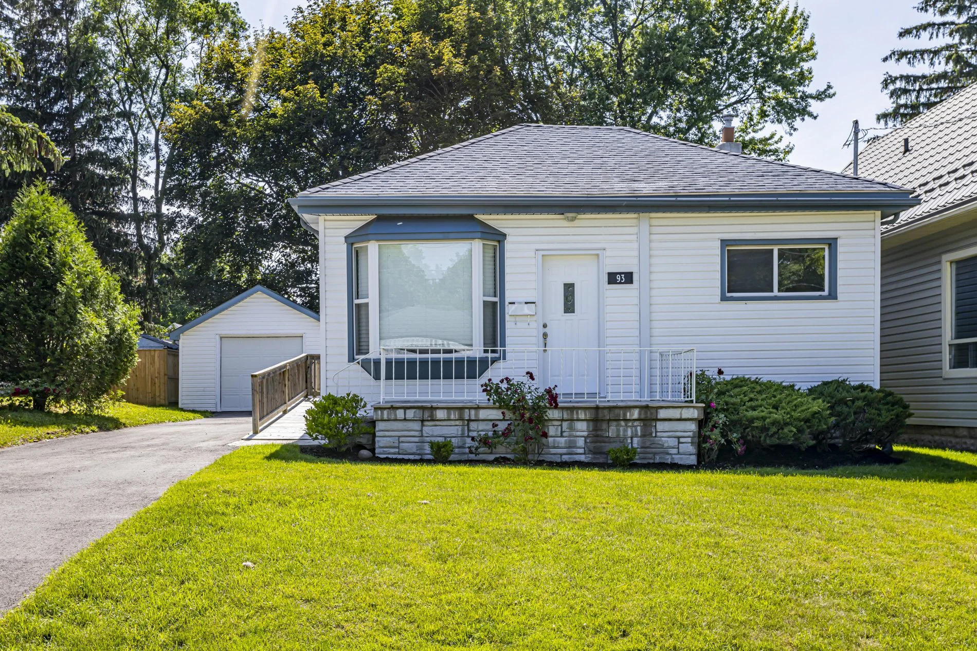 Exteriors-93 Barker St_01.JPG