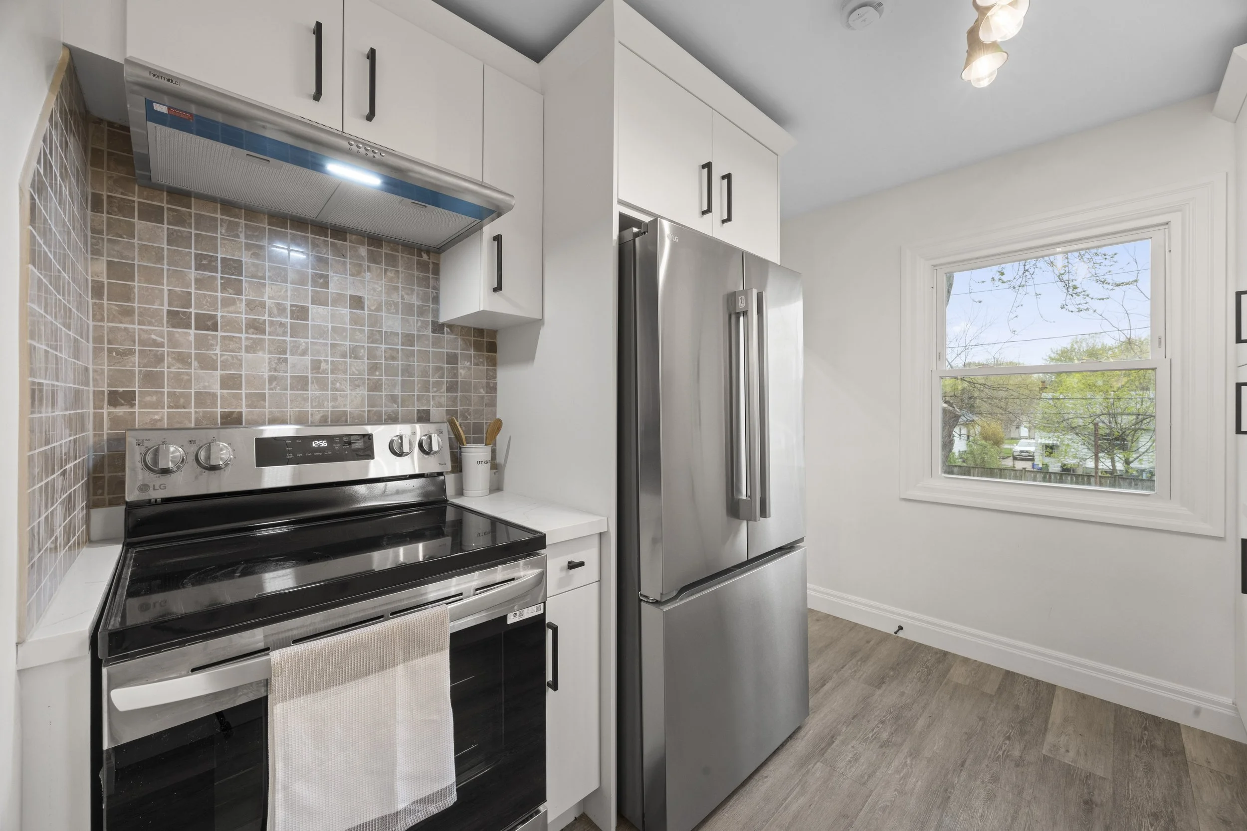 1326 Brydges St -15.JPG