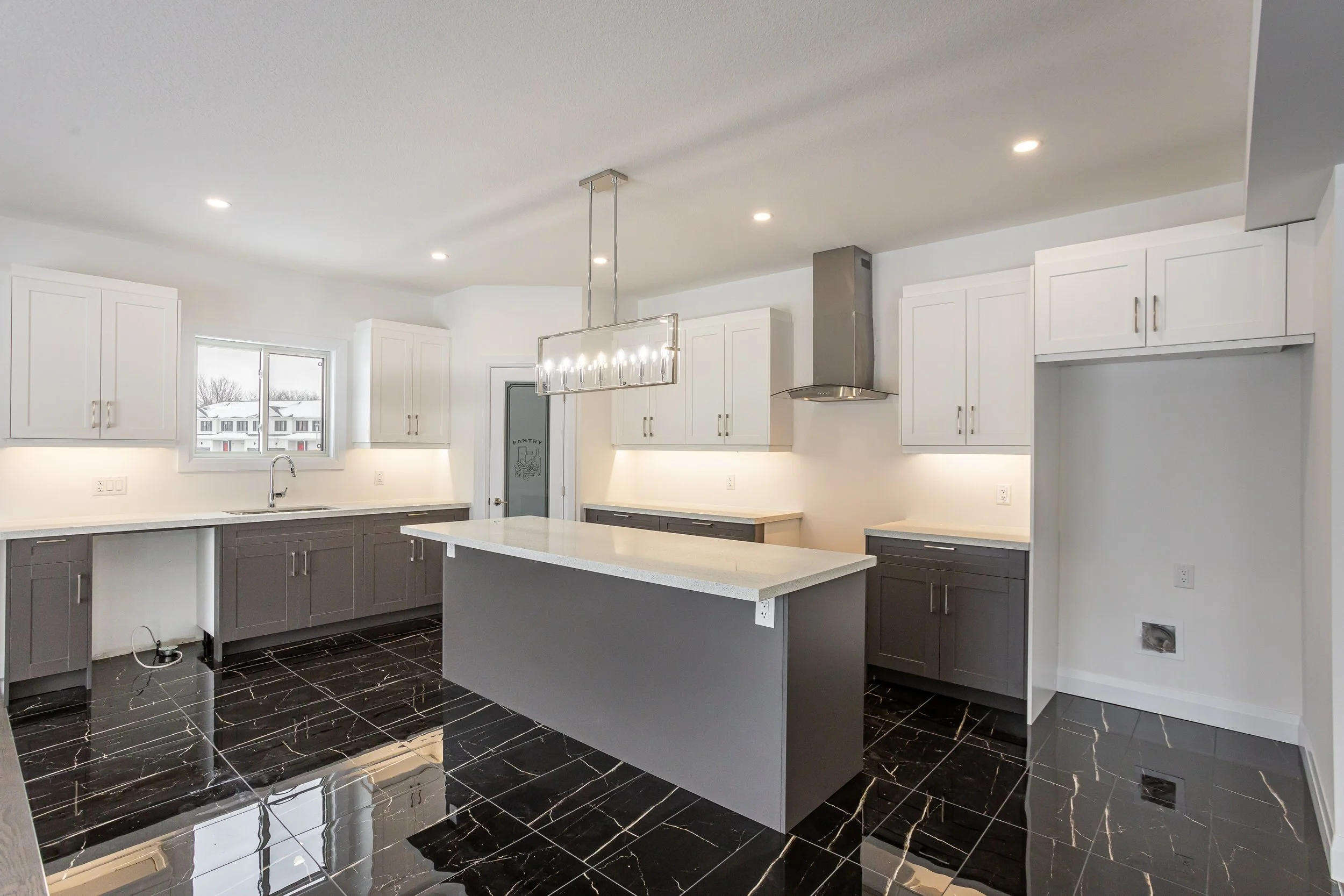 1913 Evans Blvd-15.jpg