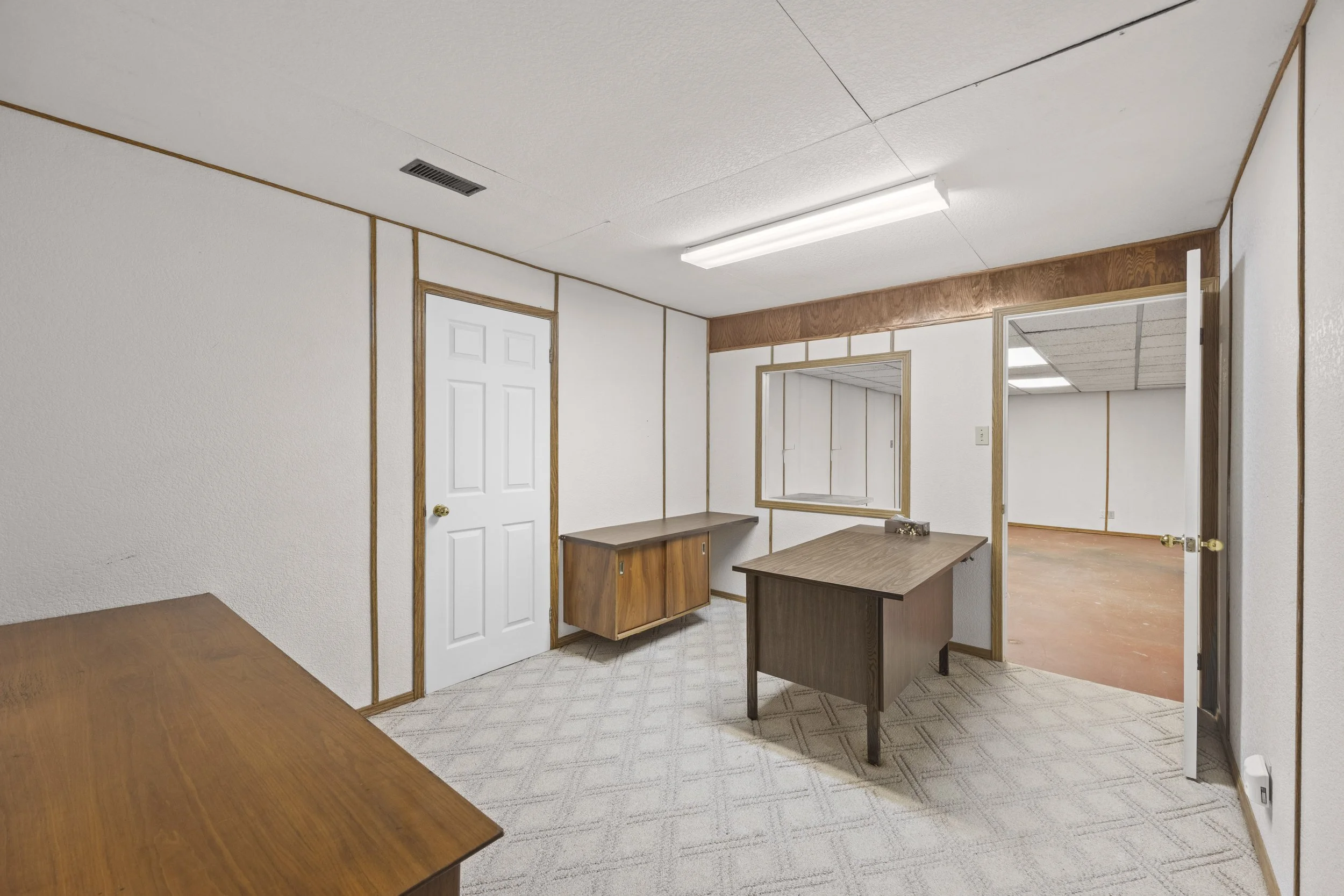 7069 Diane Cres -07.JPG