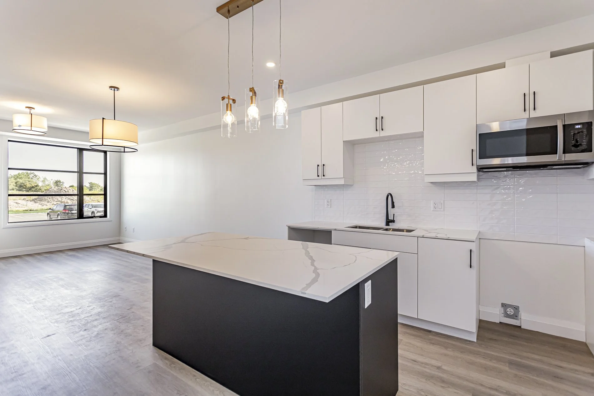 177-3900 Savoy St-Int_08.jpg