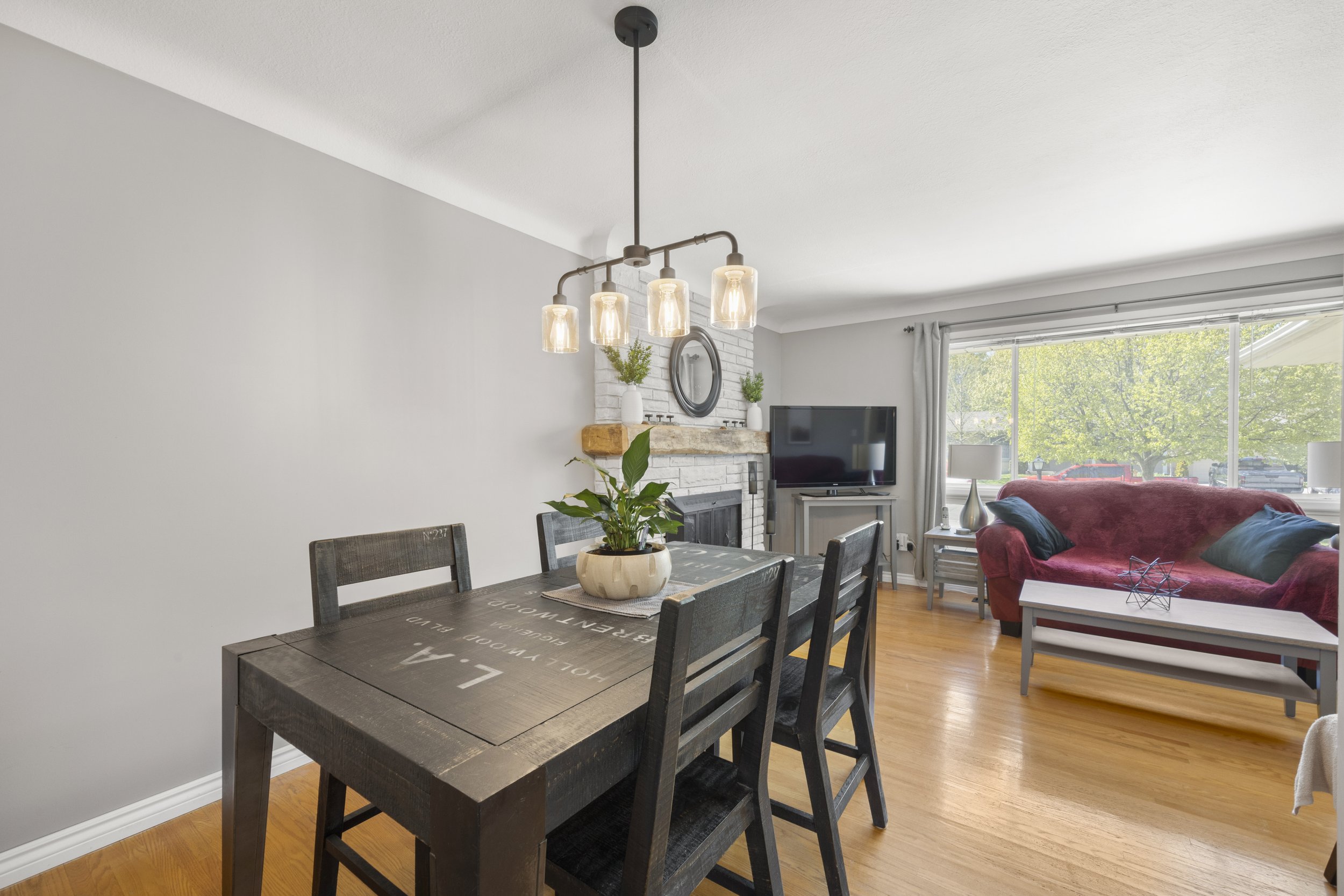 430 Magnolia Cres -14.JPG