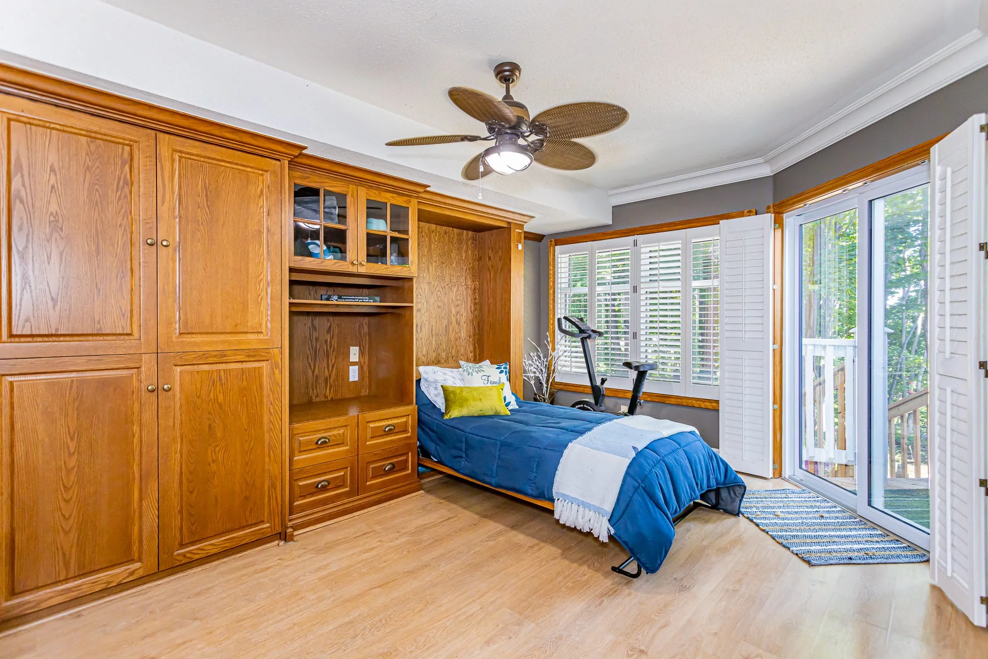 24-374 Front St-7.jpg