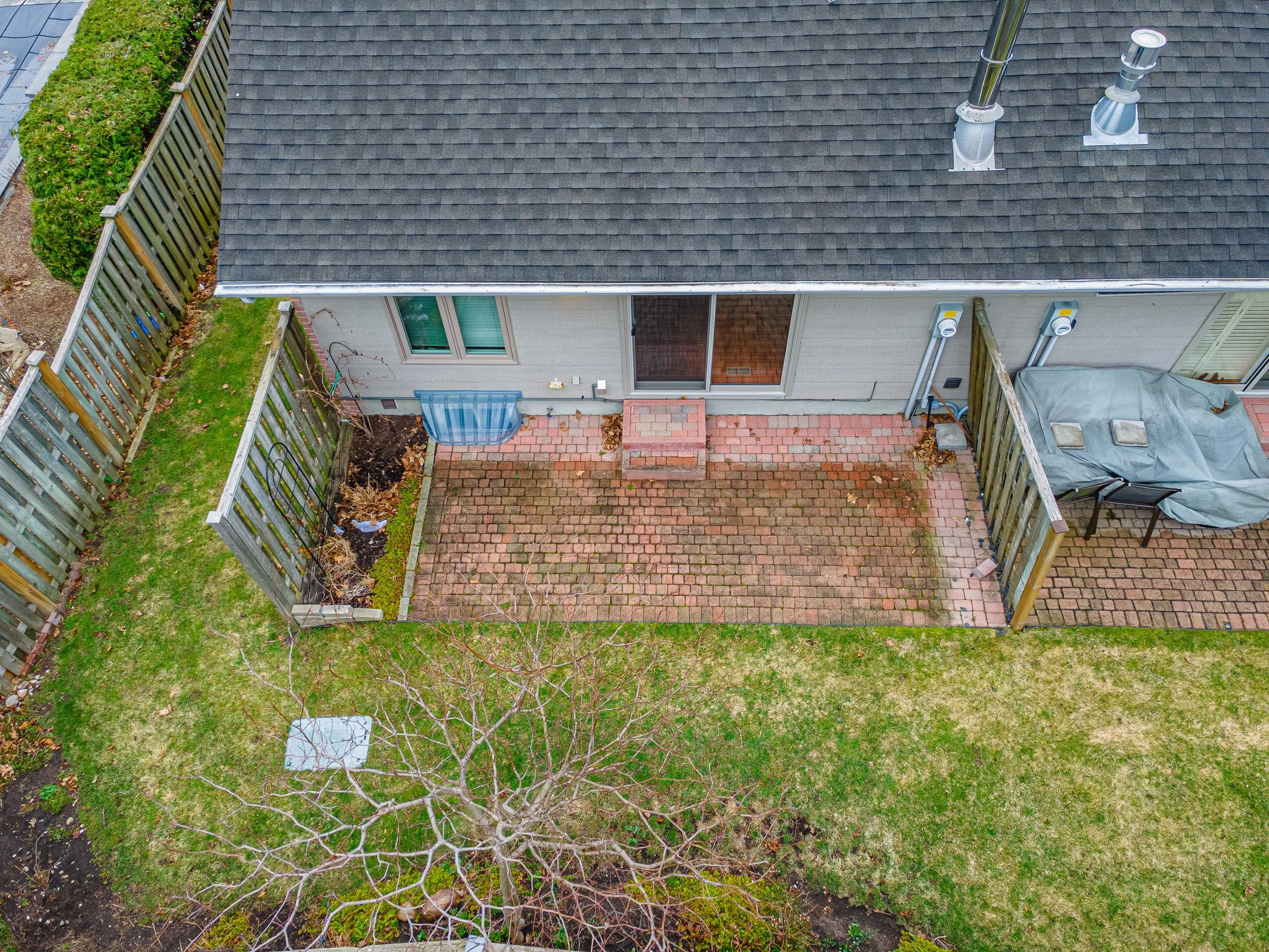 12-90 Ontario St S -45.jpg