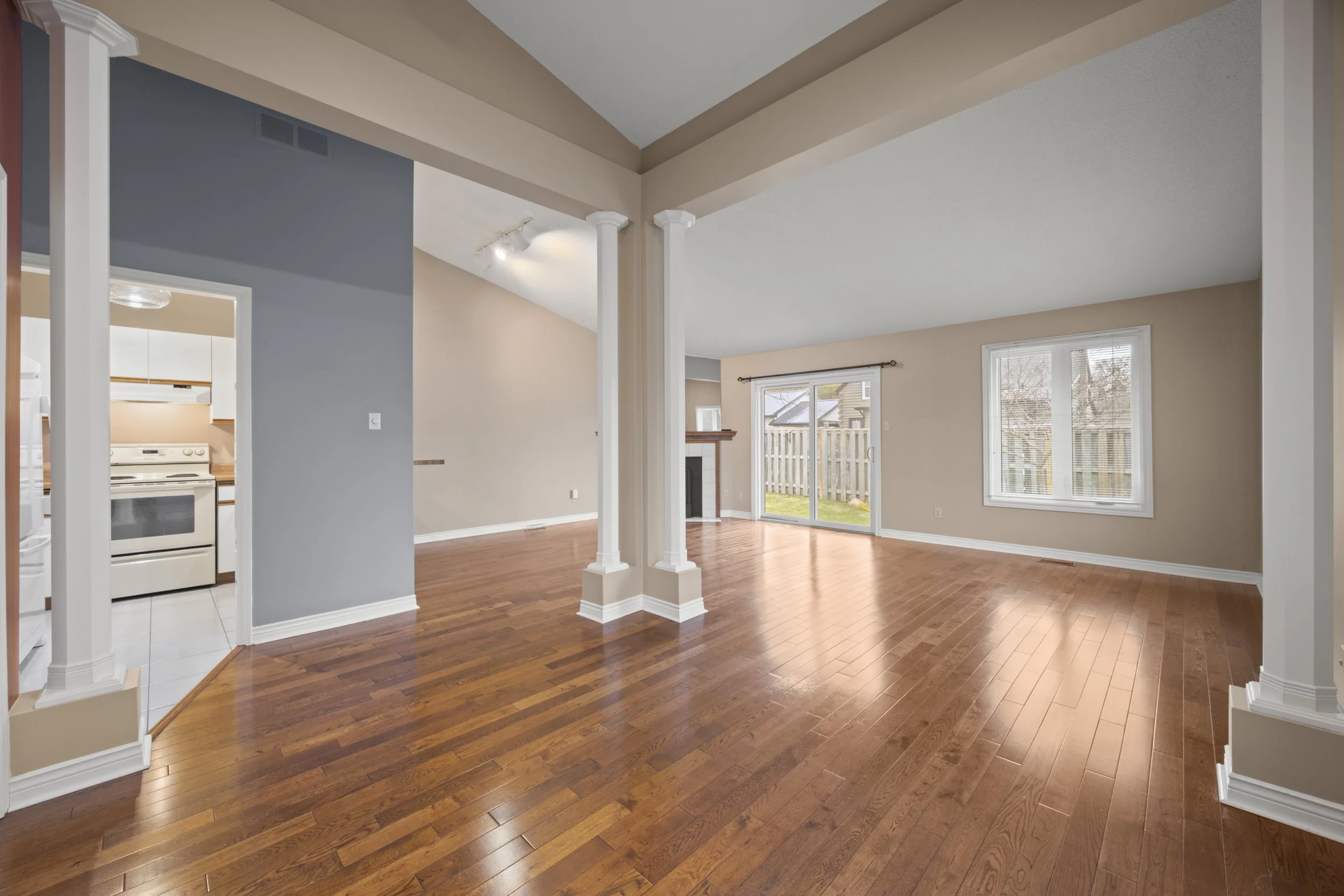 12-90 Ontario St S -10.JPG