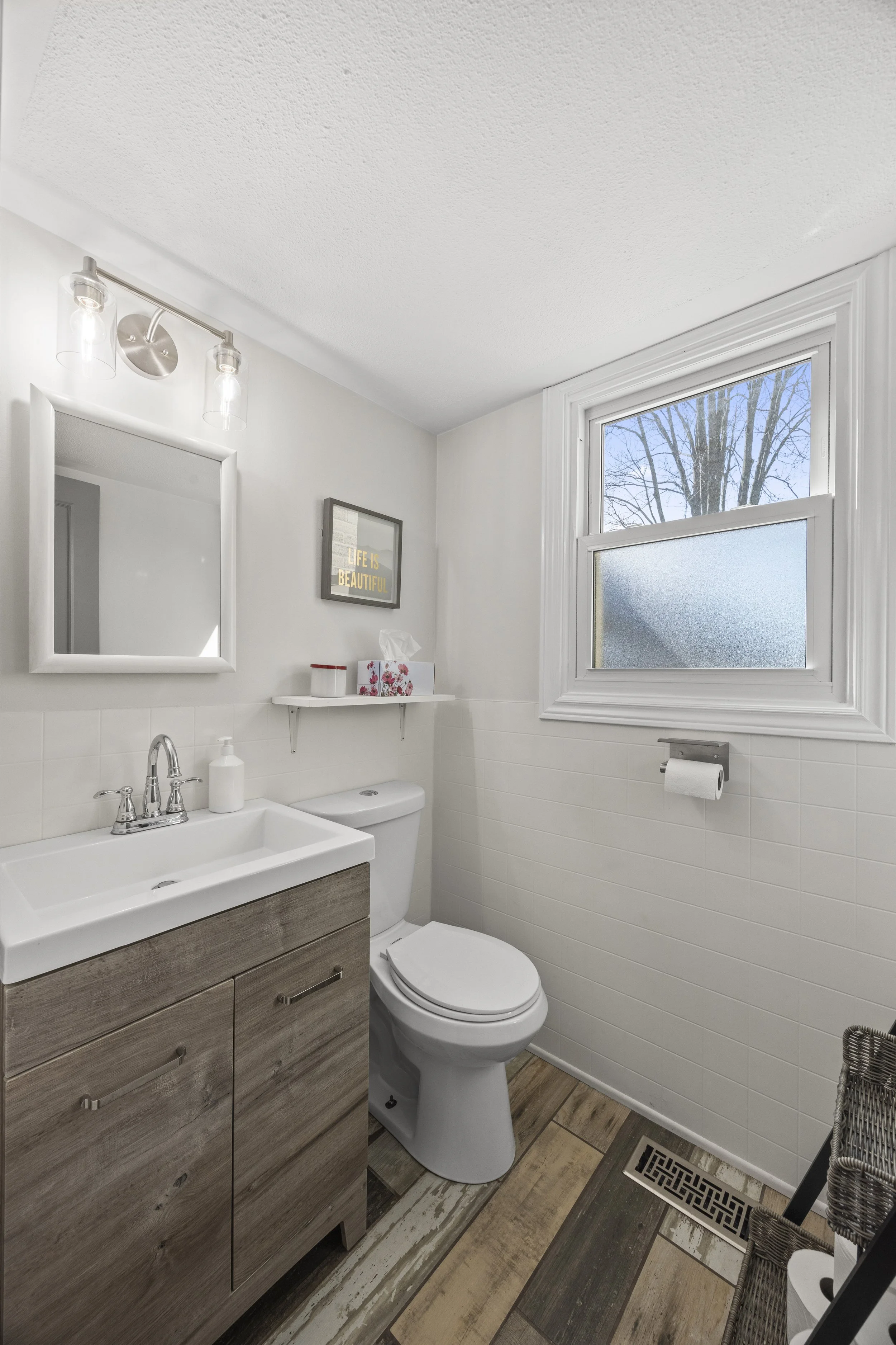 931 Farnham Rd -24.JPG