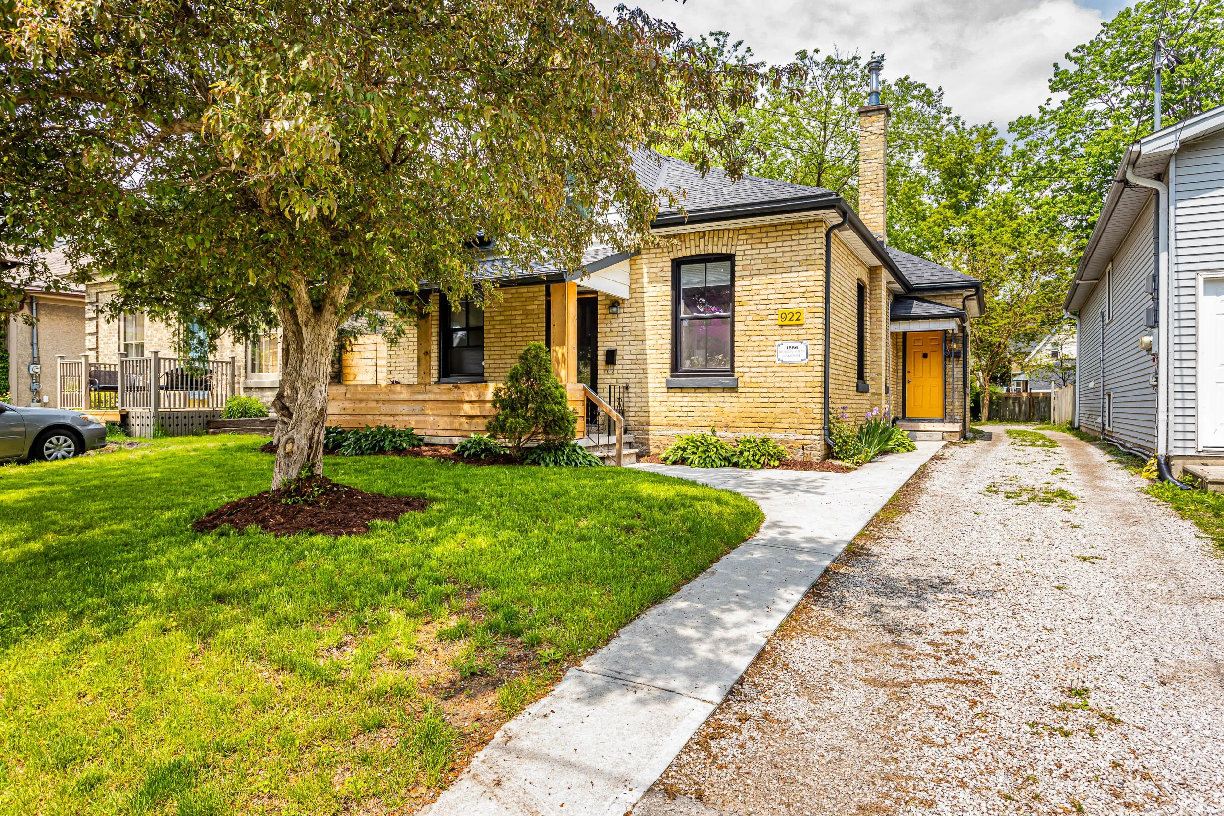 922 Dufferin Ave-4.jpg