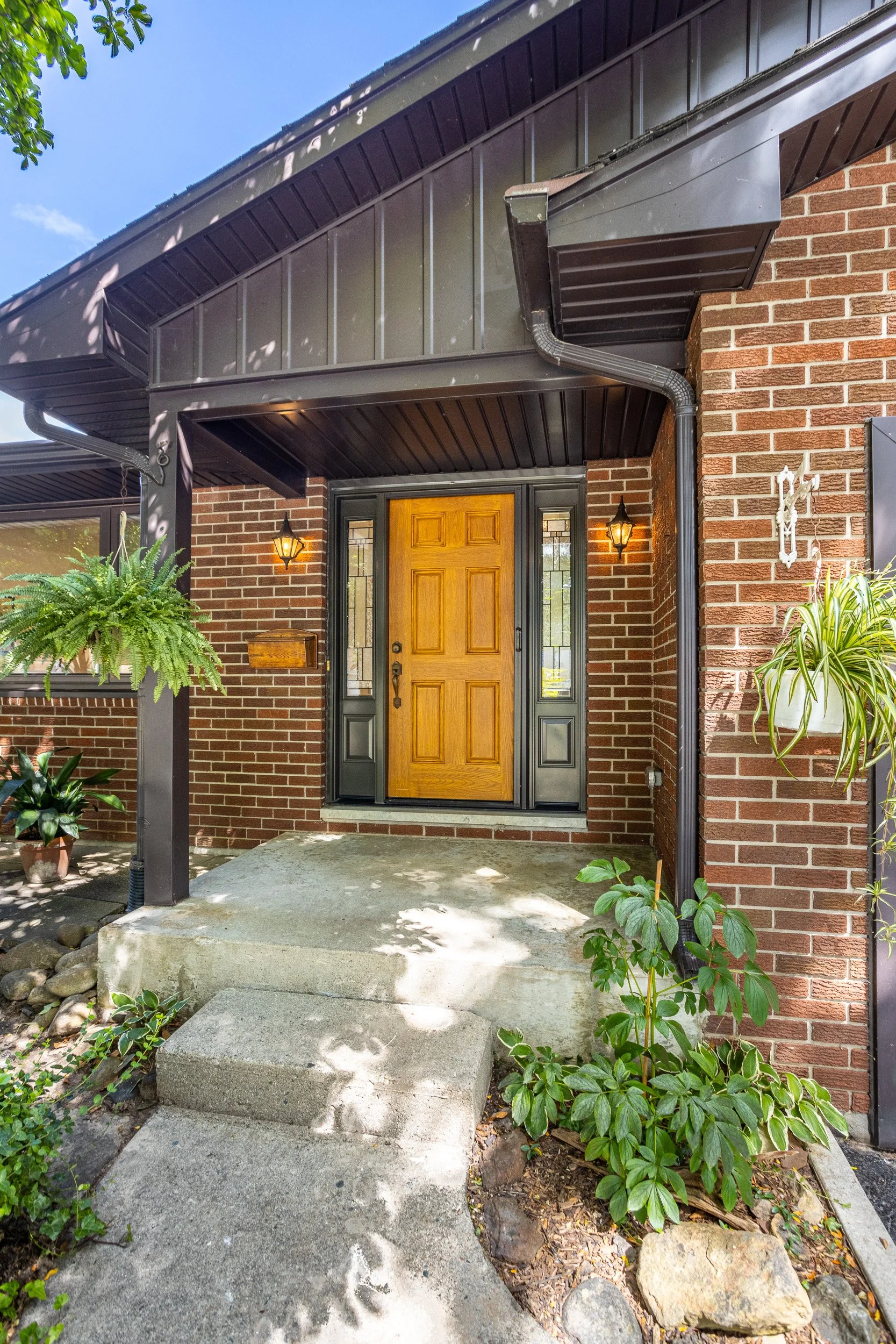 139 Springfield Cres-5.jpg