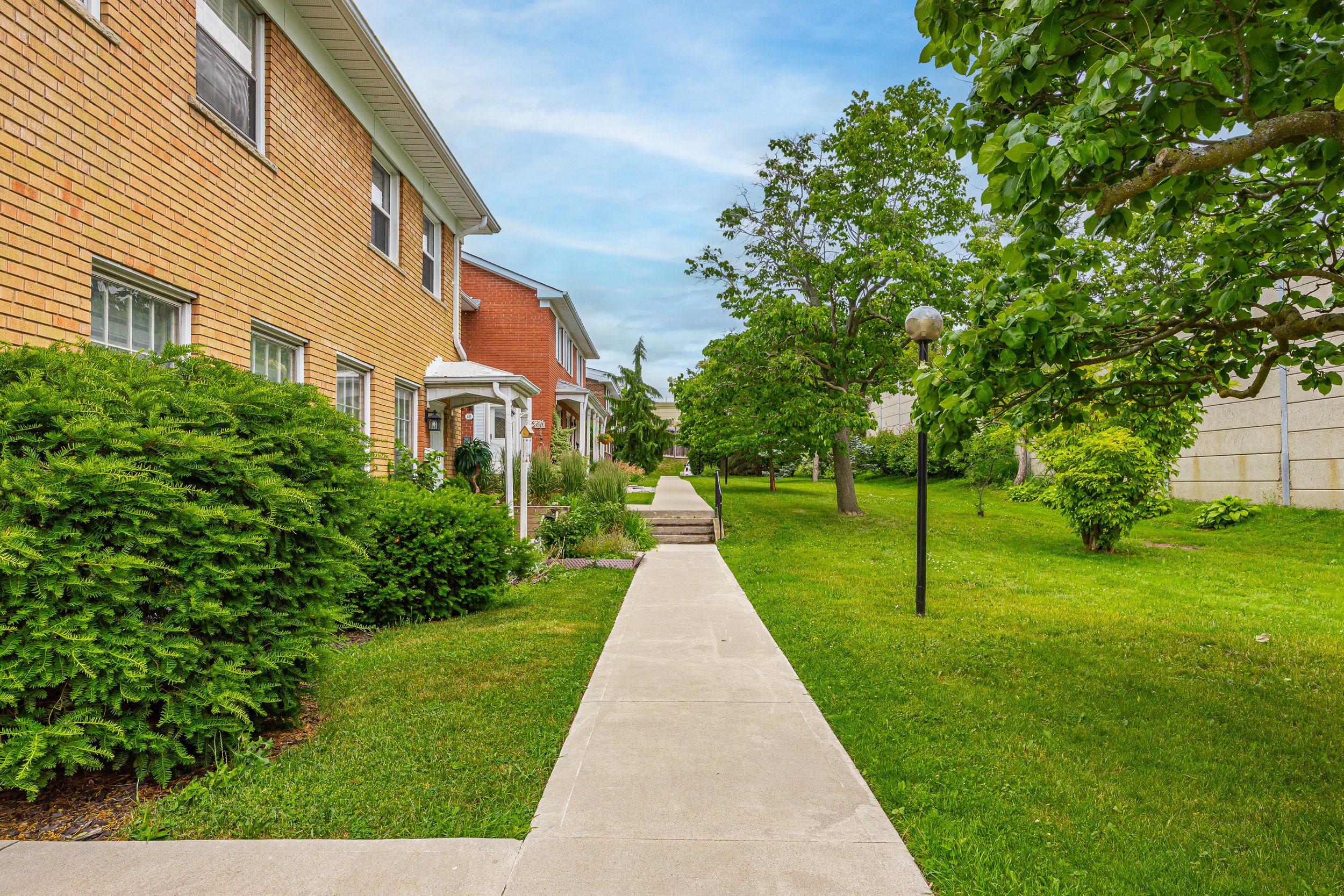 62-1220 Royal York Rd -03.jpg