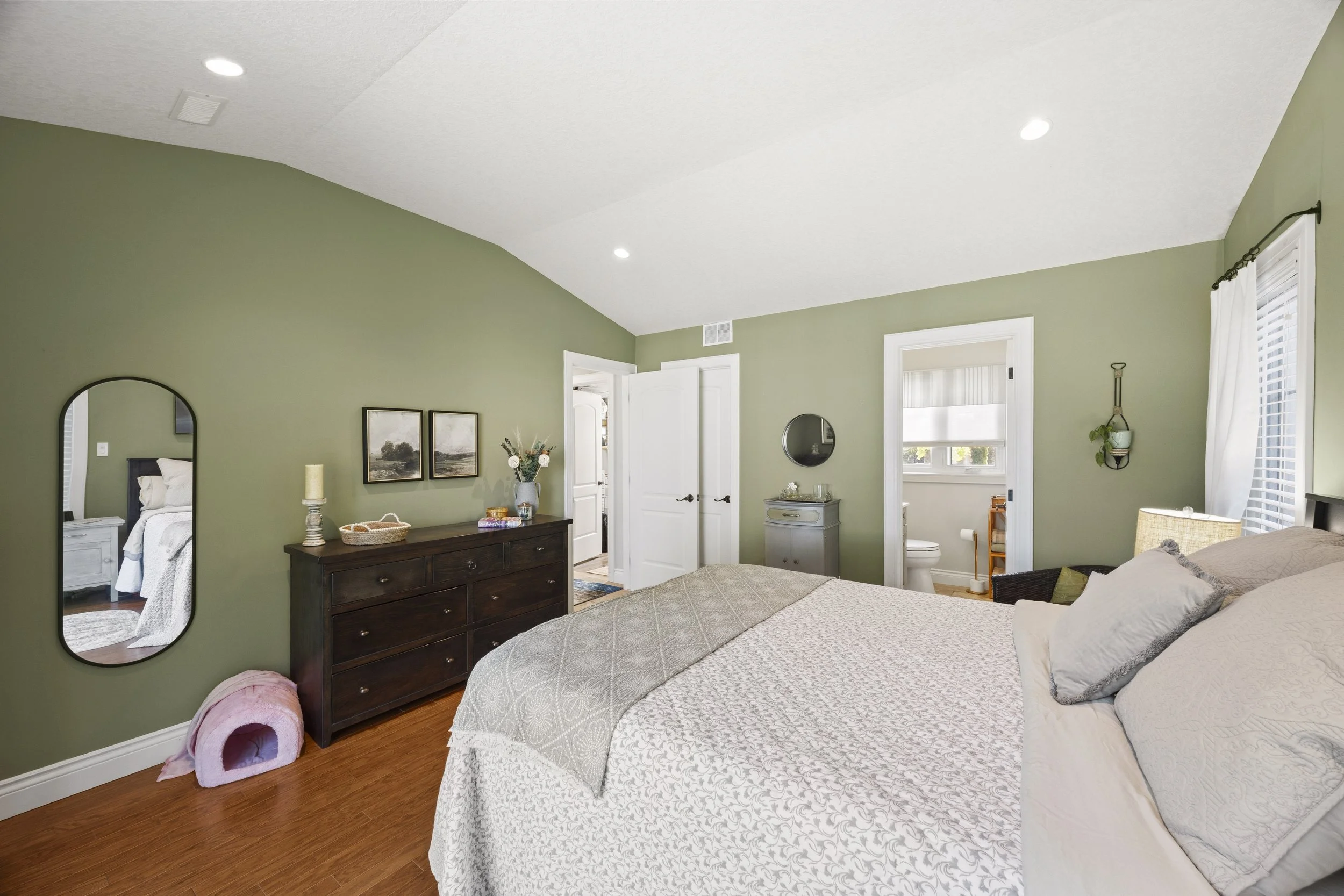 71257 Elizabeth St -24.JPG
