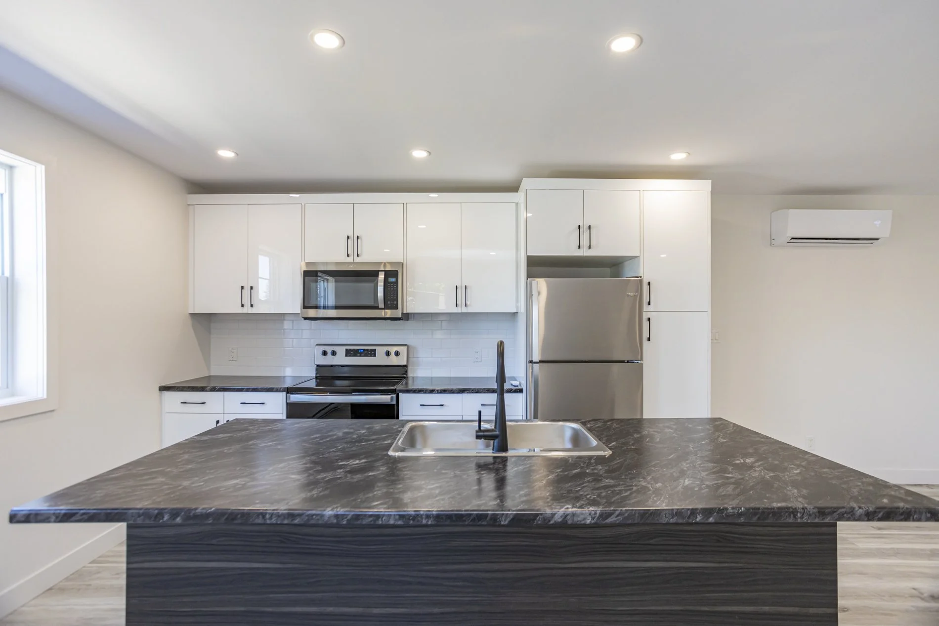 285 William St - Unit 4_05.JPG