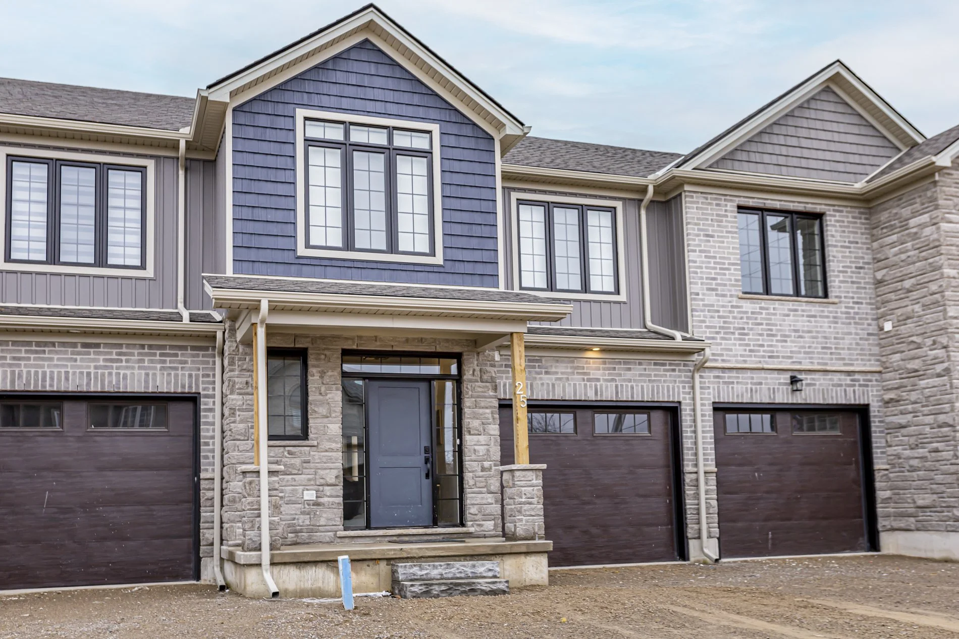 25-93 Stonefield Ln_02.JPG