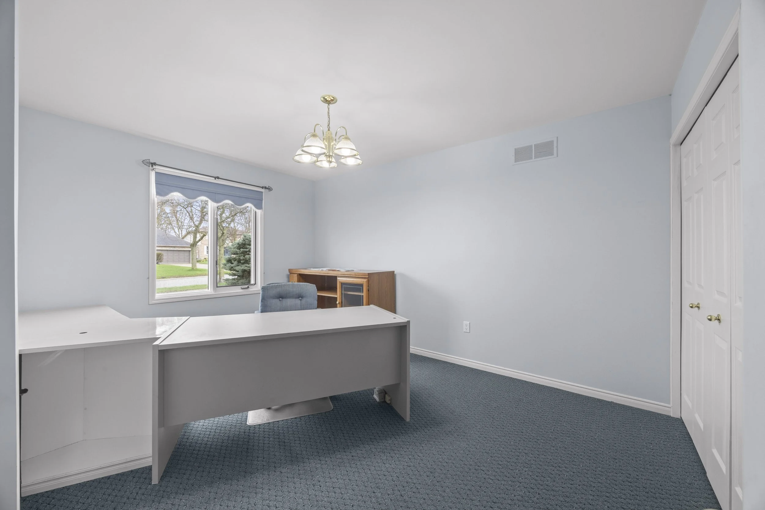 7069 Diane Cres -26.JPG