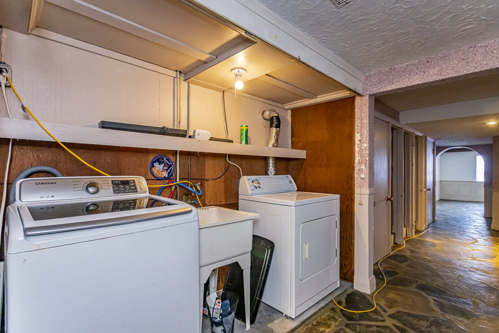 545 Commissioners Rd W_28.JPG