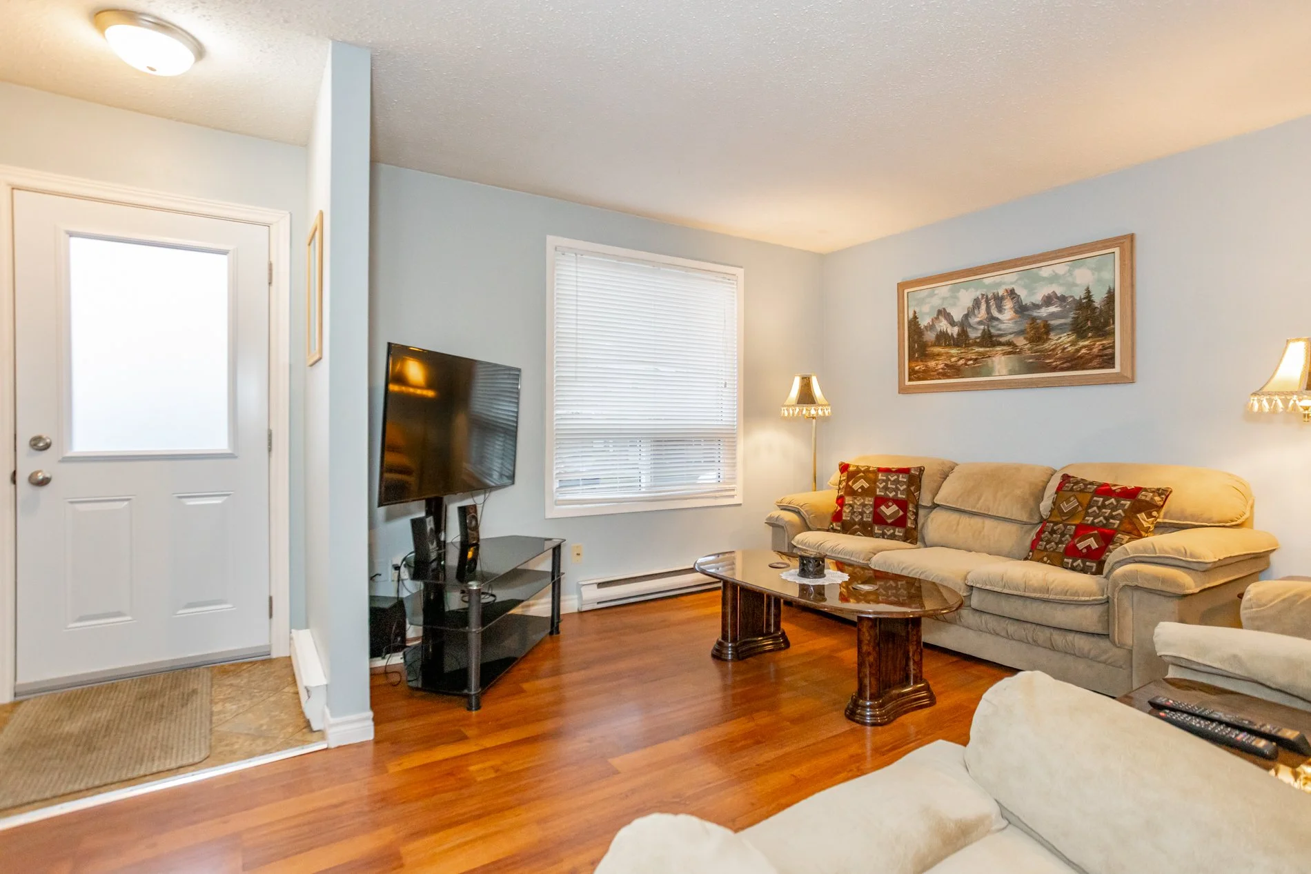 17-311 Vesta Rd-7.jpg