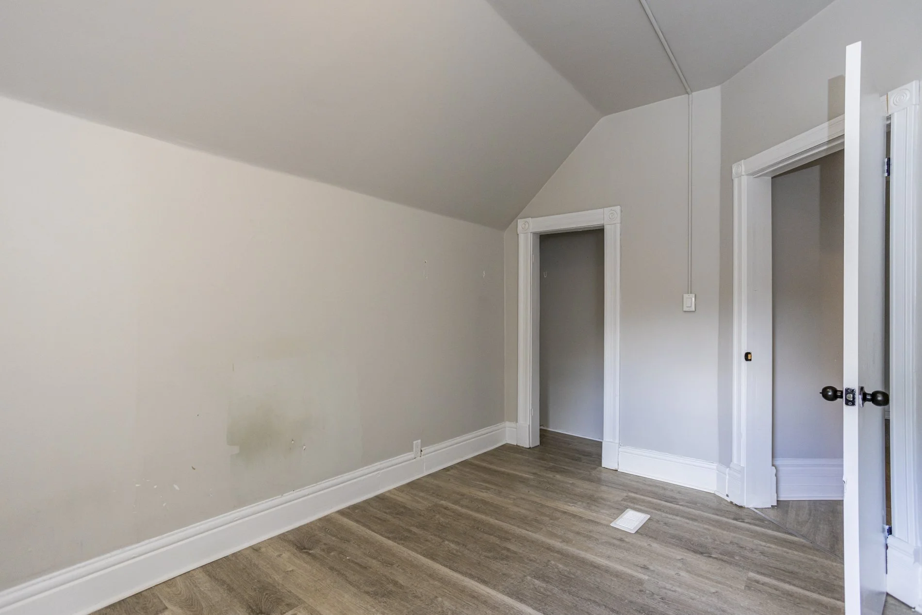 621 Dufferin Ave_17.JPG