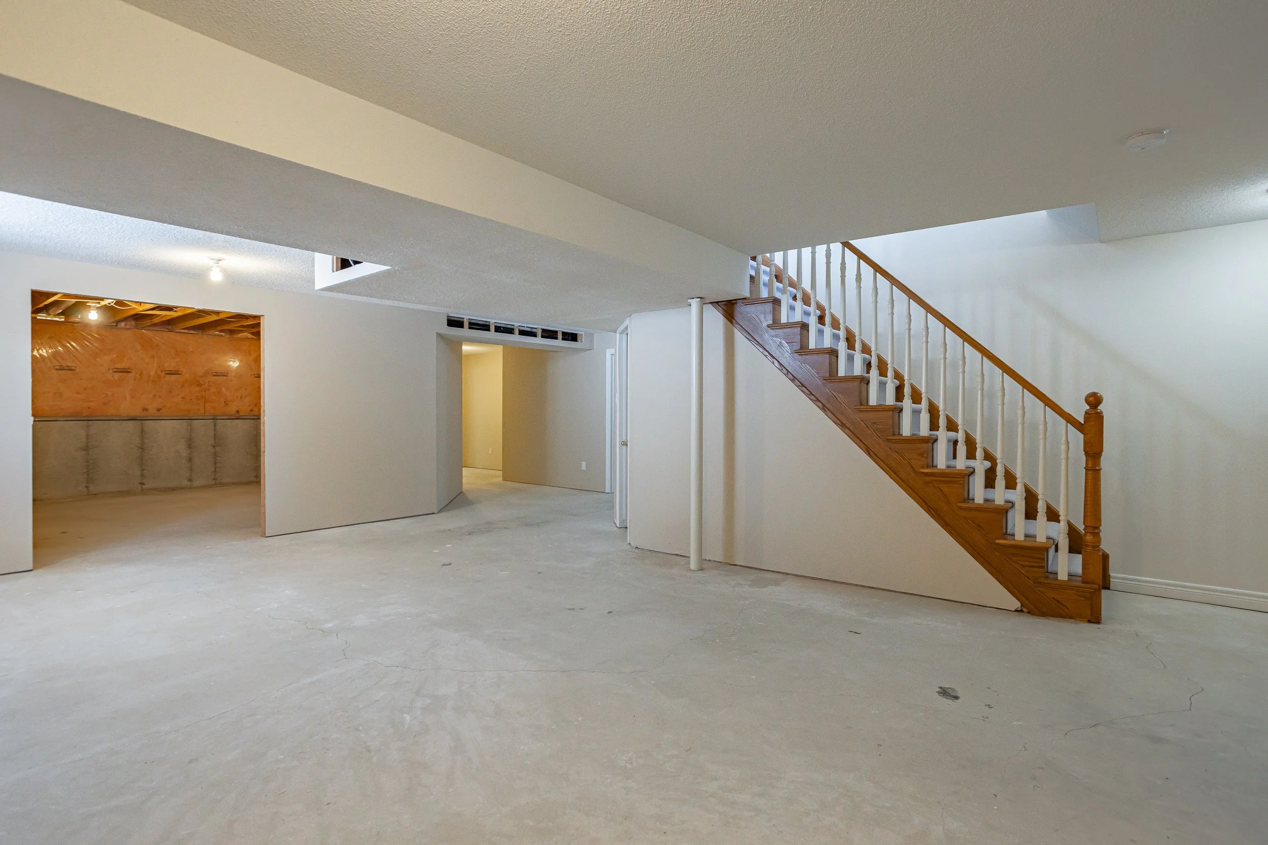 928 Crestview Cres-35.jpg