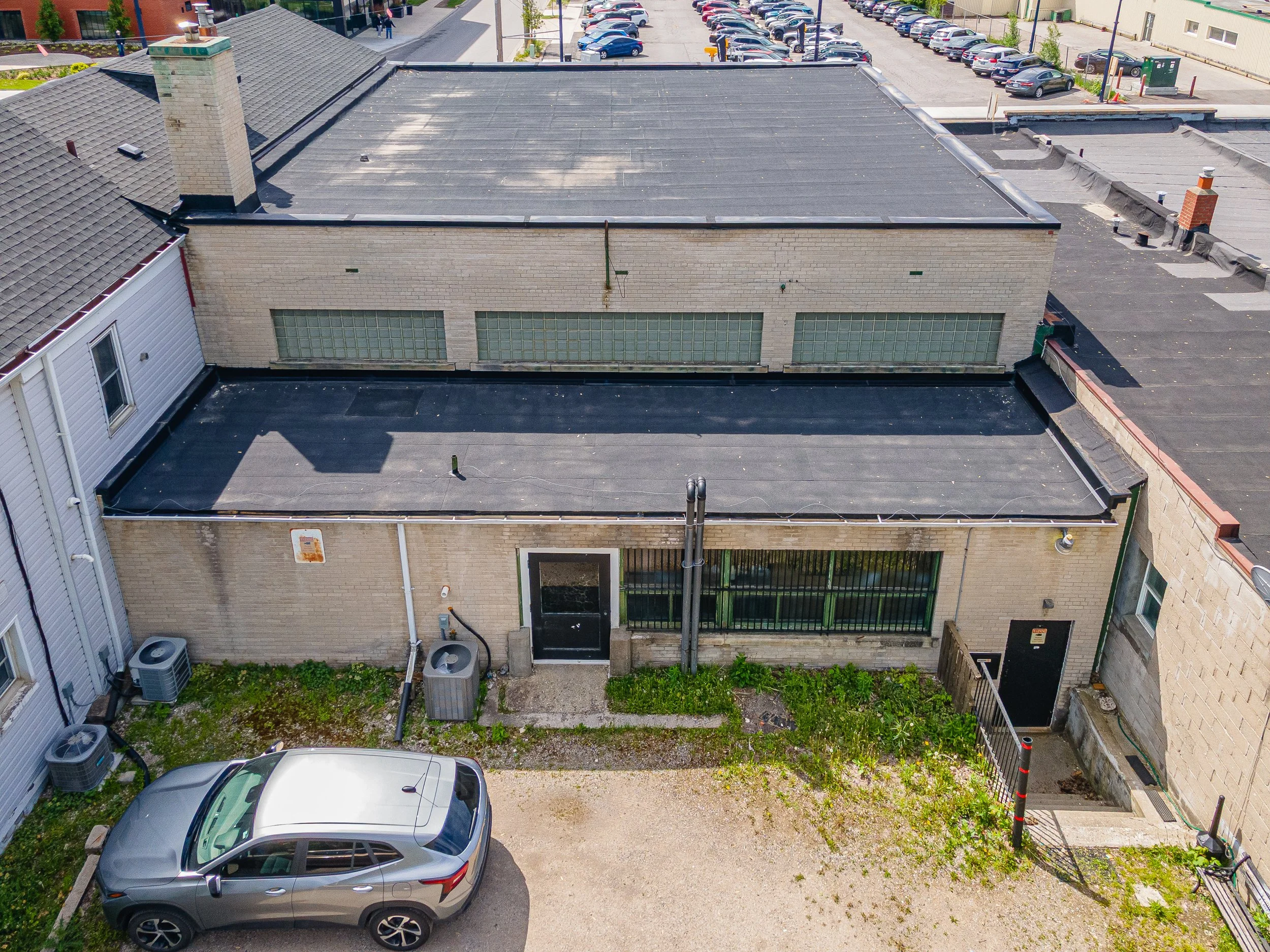 1068 Dundas St-12.jpg