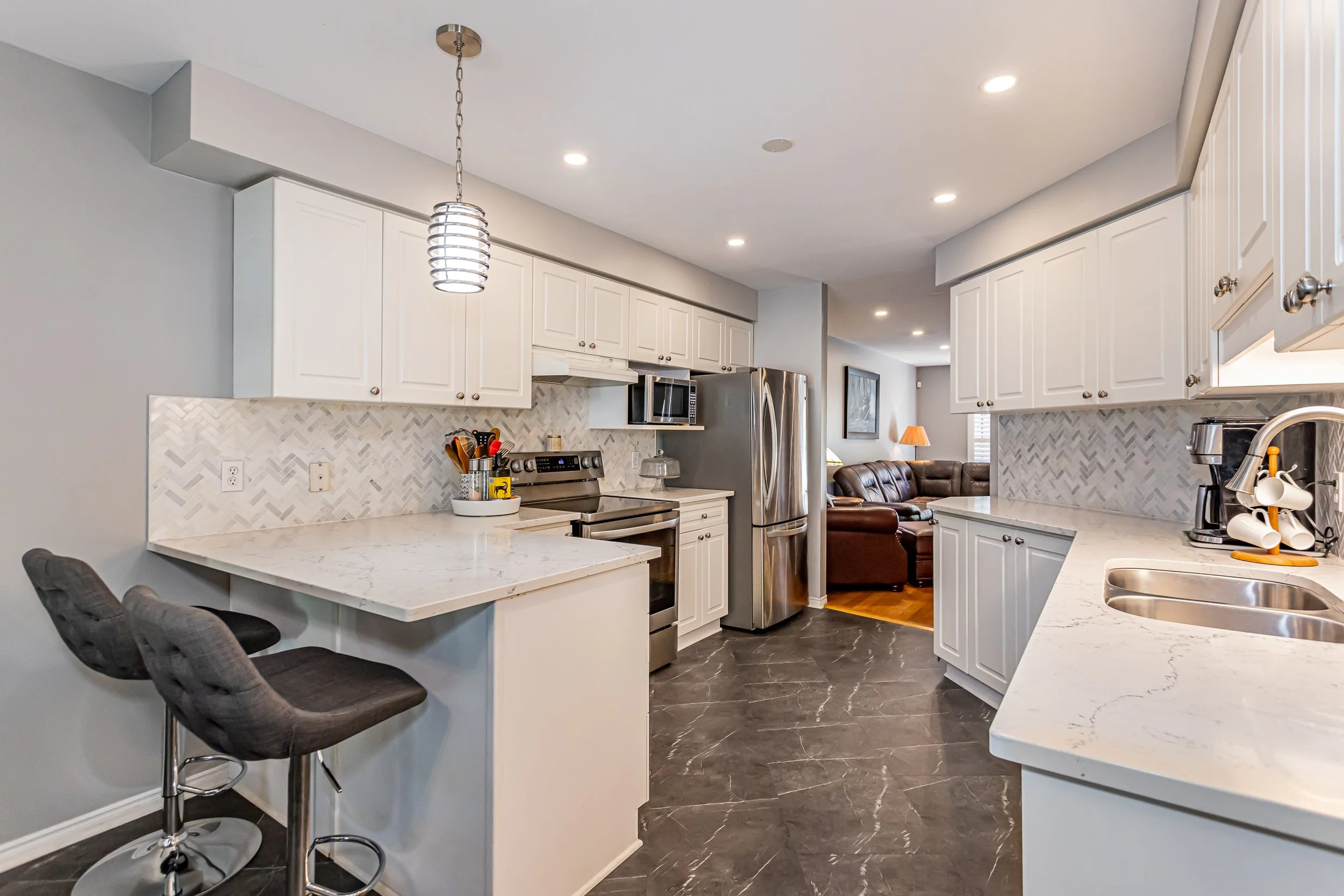 7-99 Edgevalley Rd-11.jpg