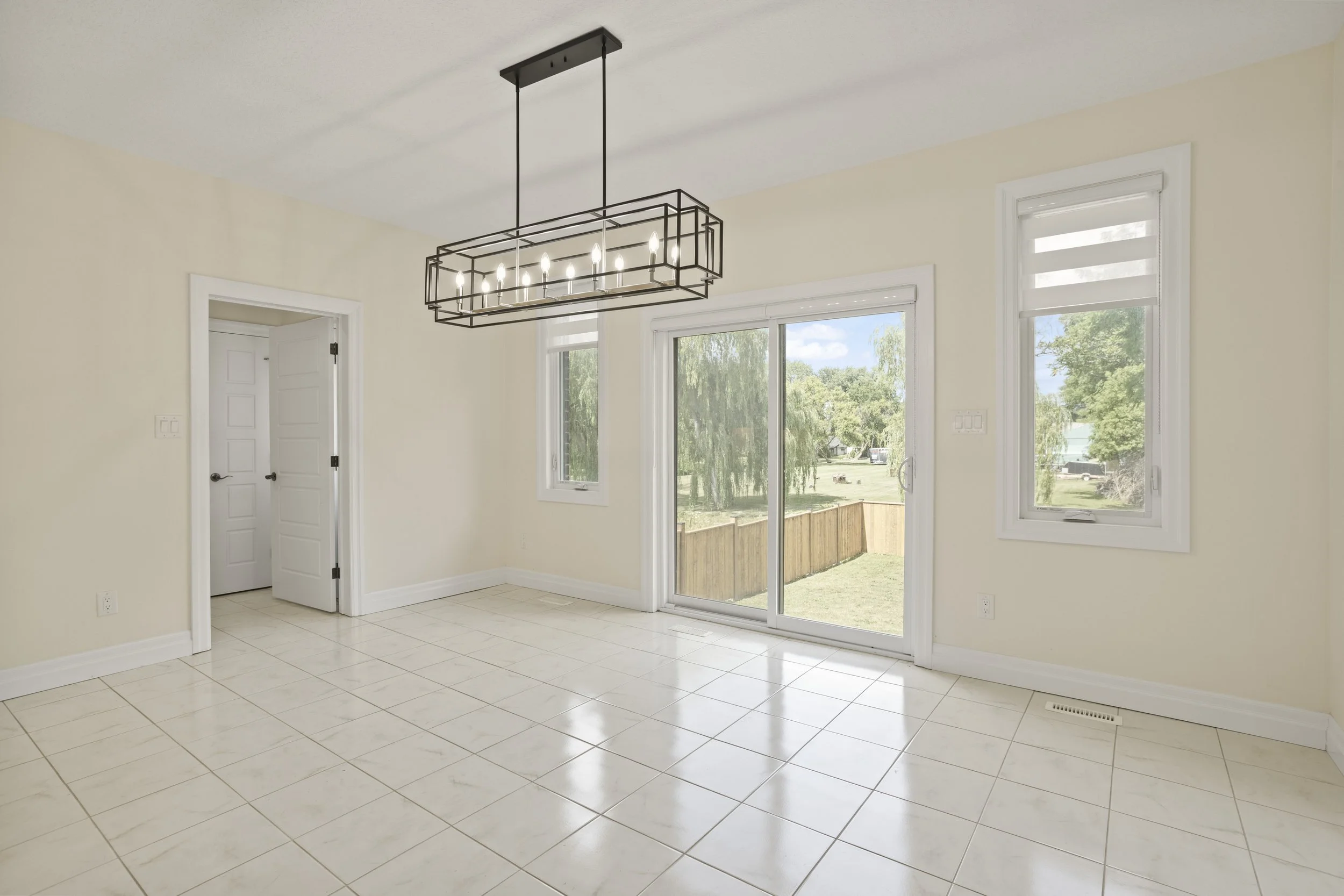 74 Royal Cres -17.JPG