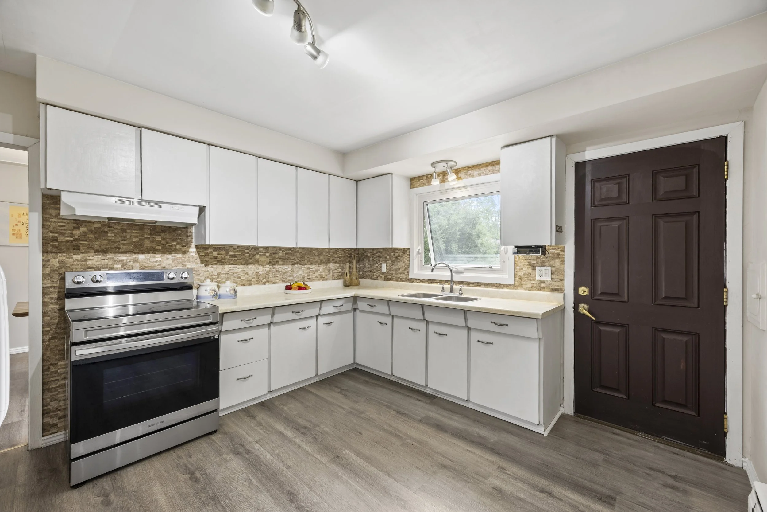580 Salway St -17.JPG