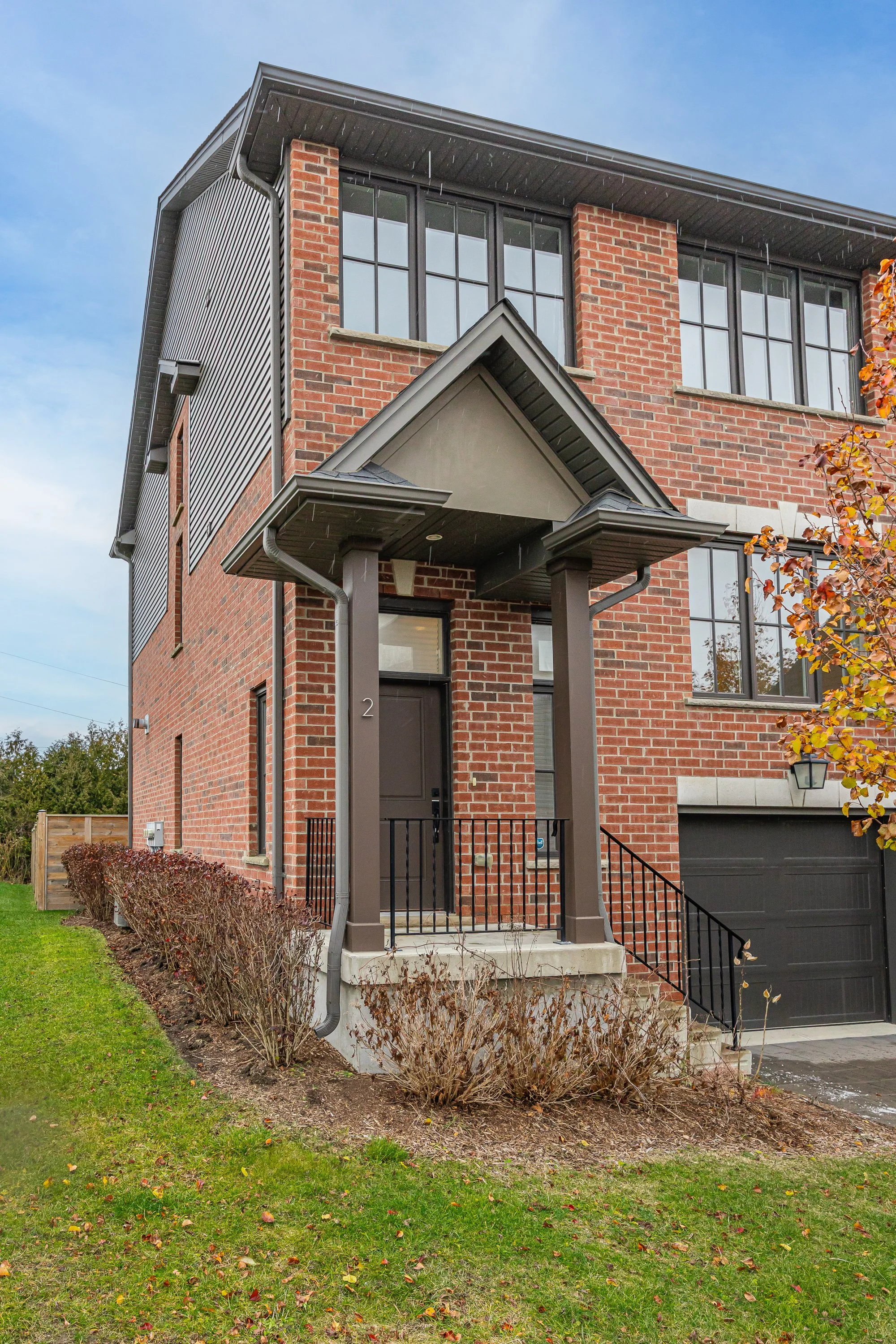 555 Sunningdale Rd E -04.jpg