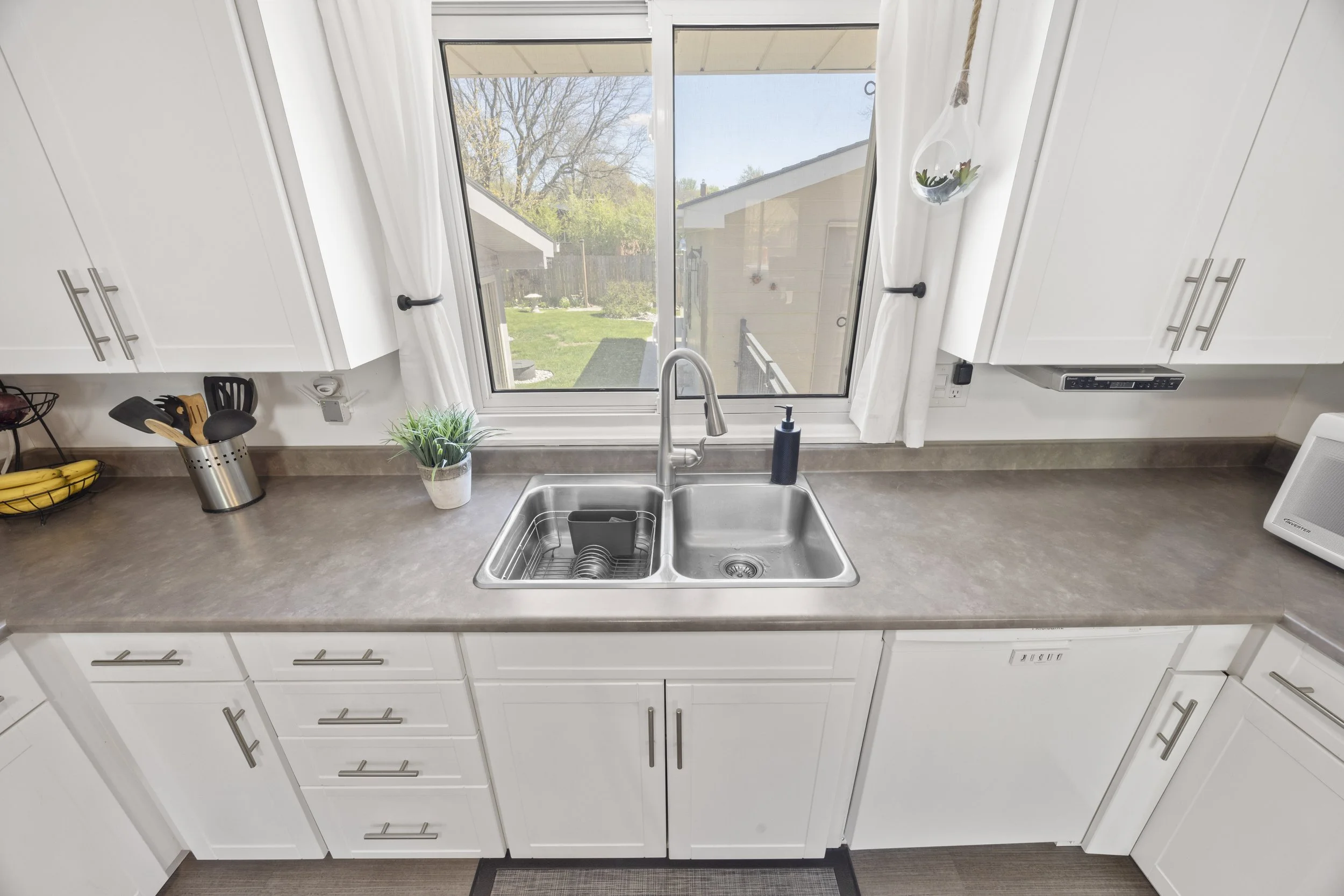 430 Magnolia Cres -19.JPG