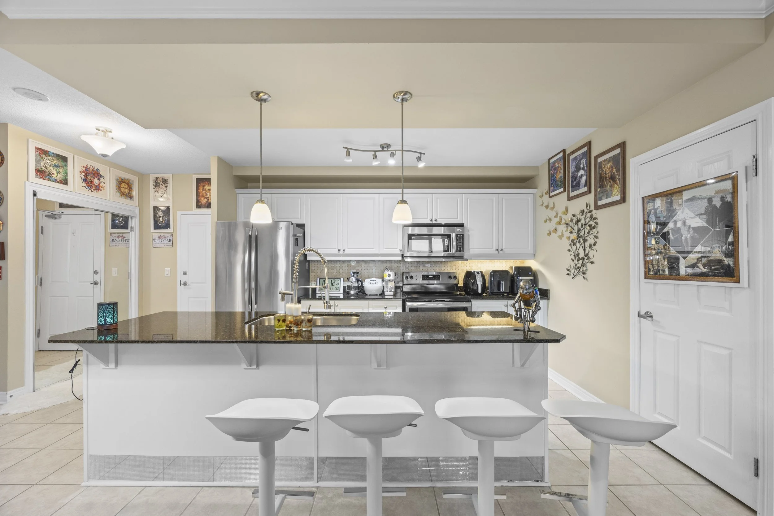 604-1030 Coronation Dr -10.JPG