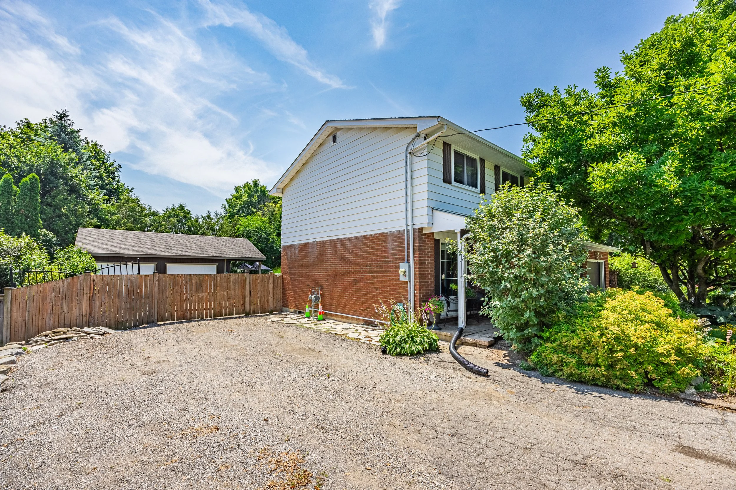 219 Dundas St W -42.jpg