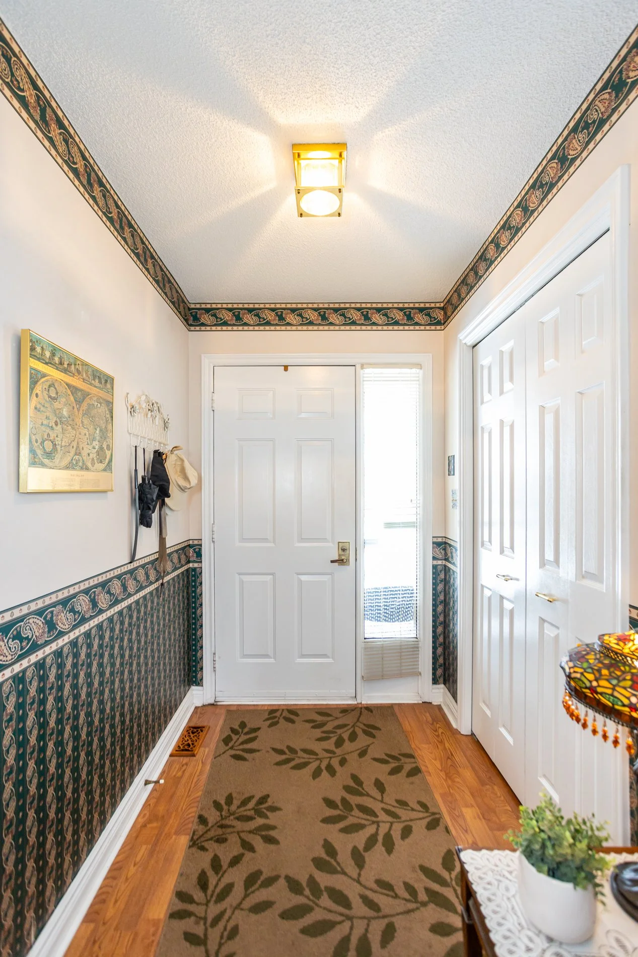 60 Hawkins Cres-8.jpg