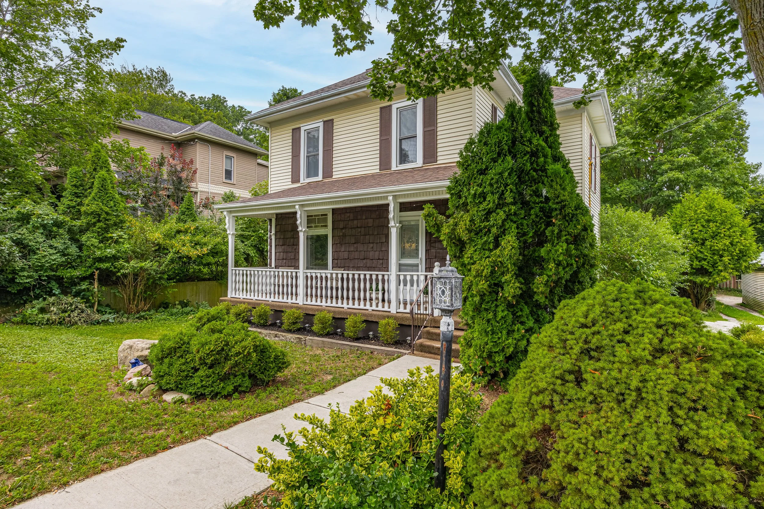 152 Wonham St S -03.jpg