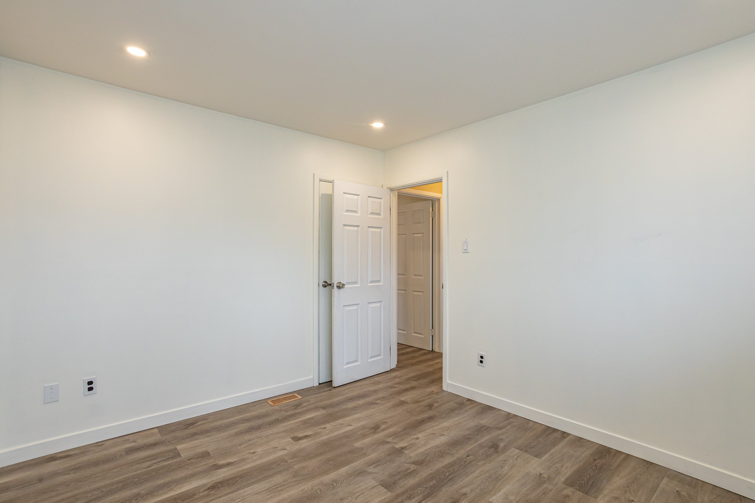146 Burnside Dr-16.jpg
