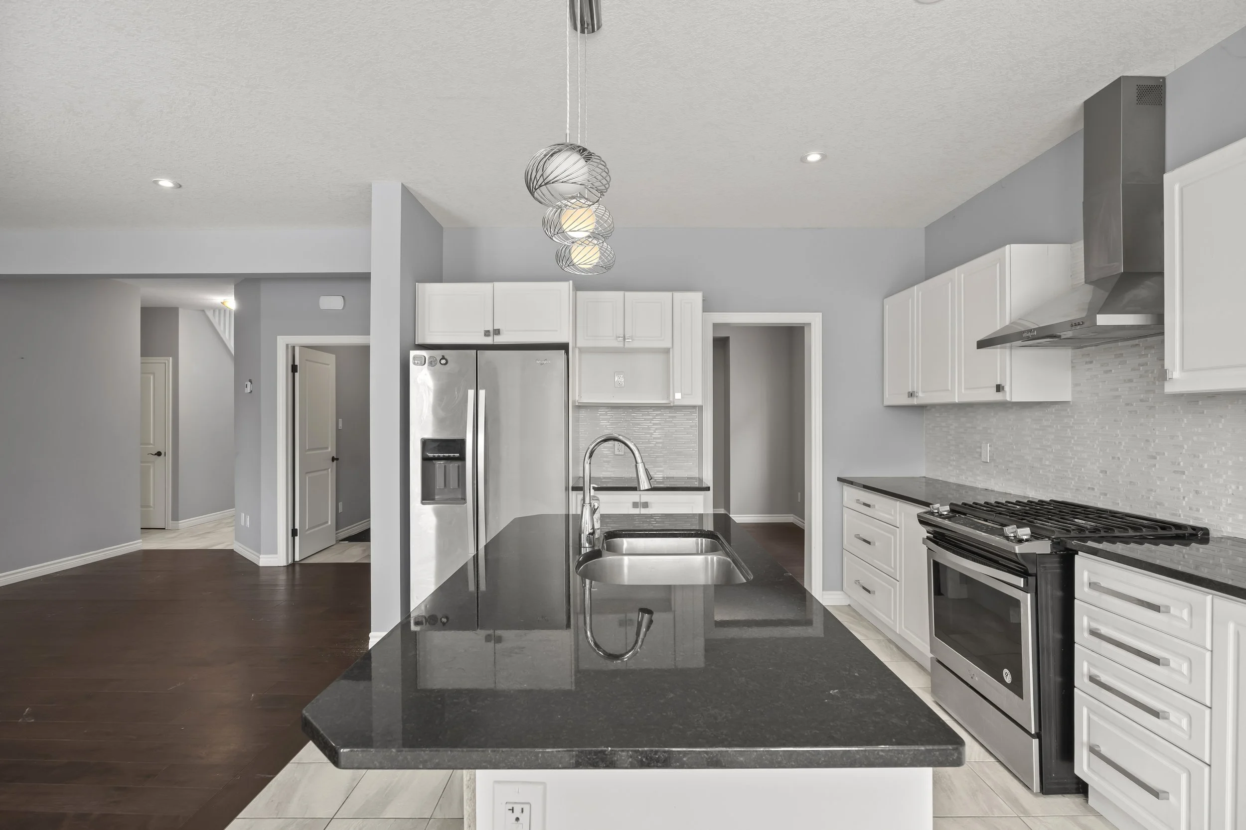 471 Sophia Cres -14.JPG