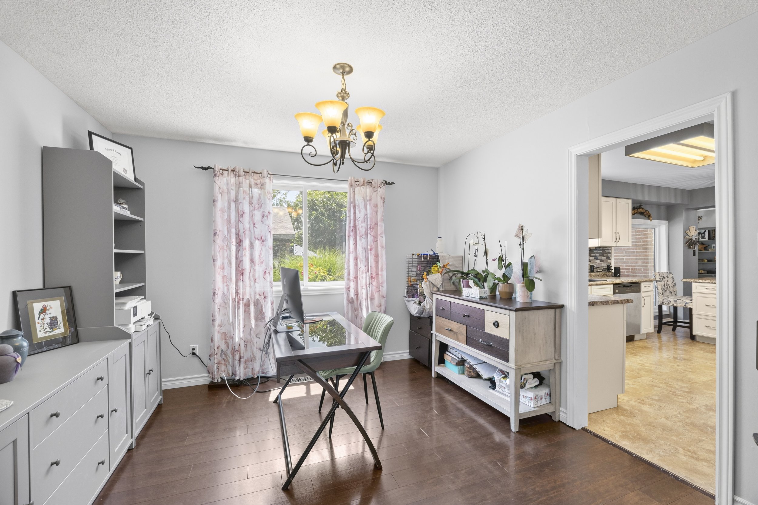 219 Dundas St W -19.JPG