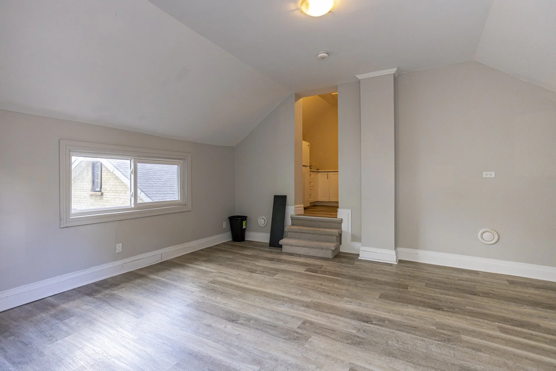 621 Dufferin Ave_22.JPG