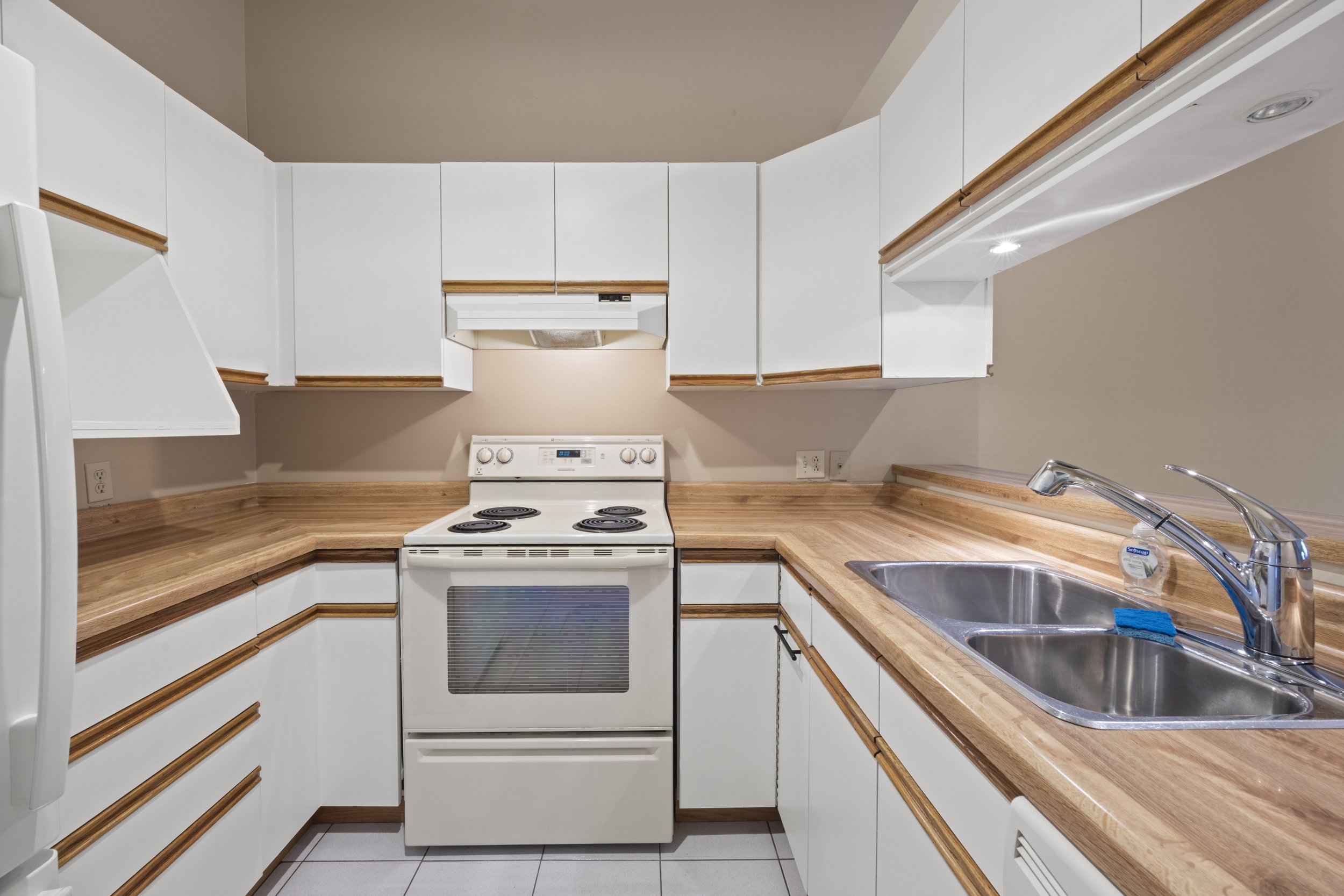 12-90 Ontario St S -19.JPG