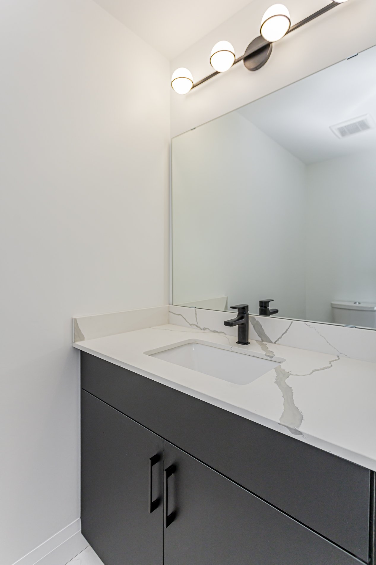 177-3900 Savoy St-Int_12.jpg