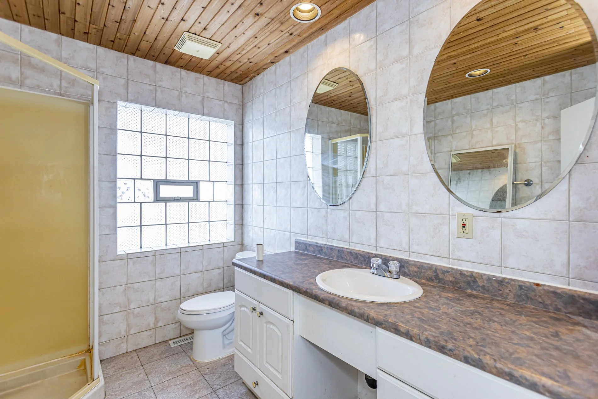 545 Commissioners Rd W_24.JPG