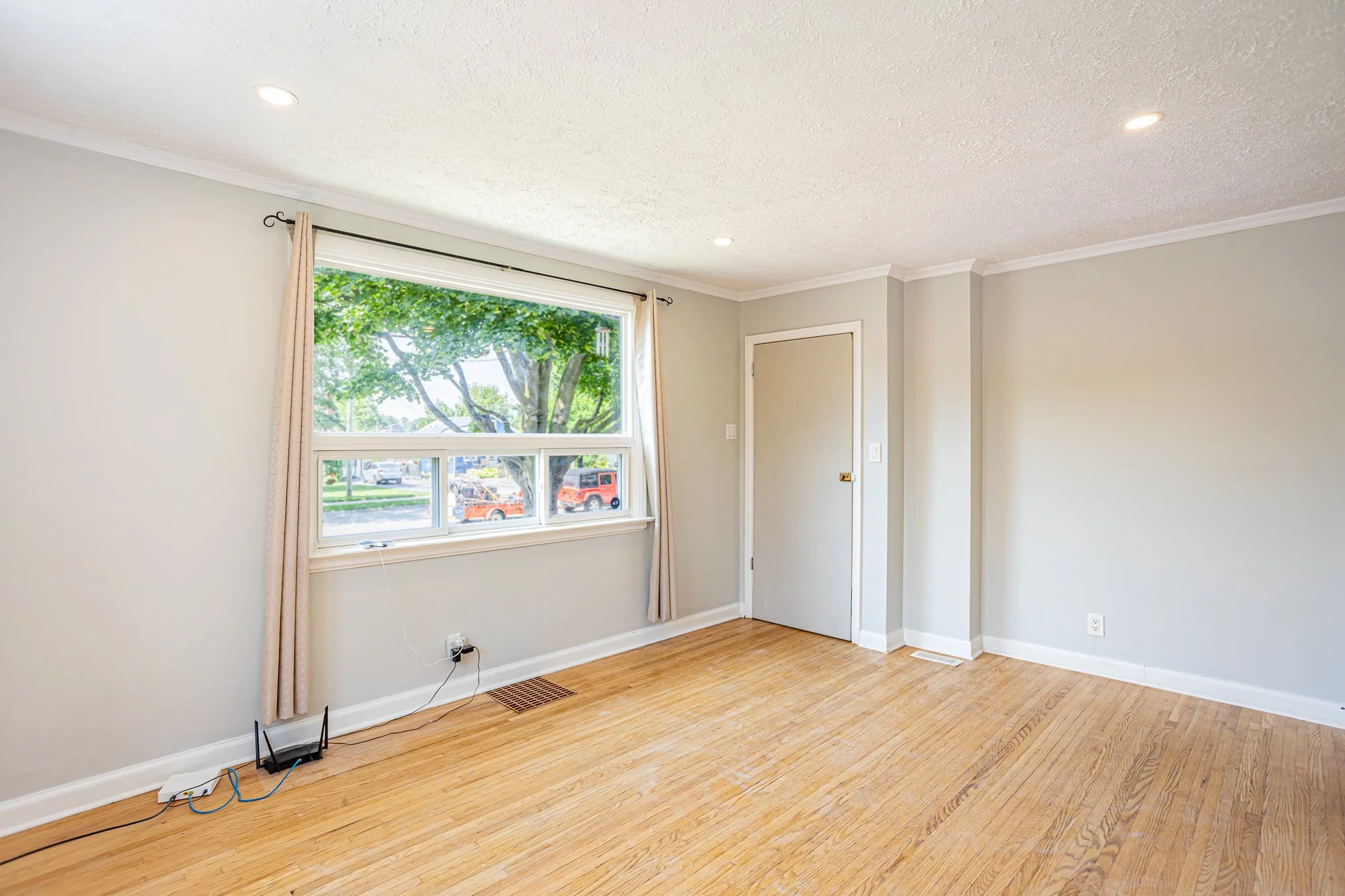 350 Winnipeg Blvd-10.jpg