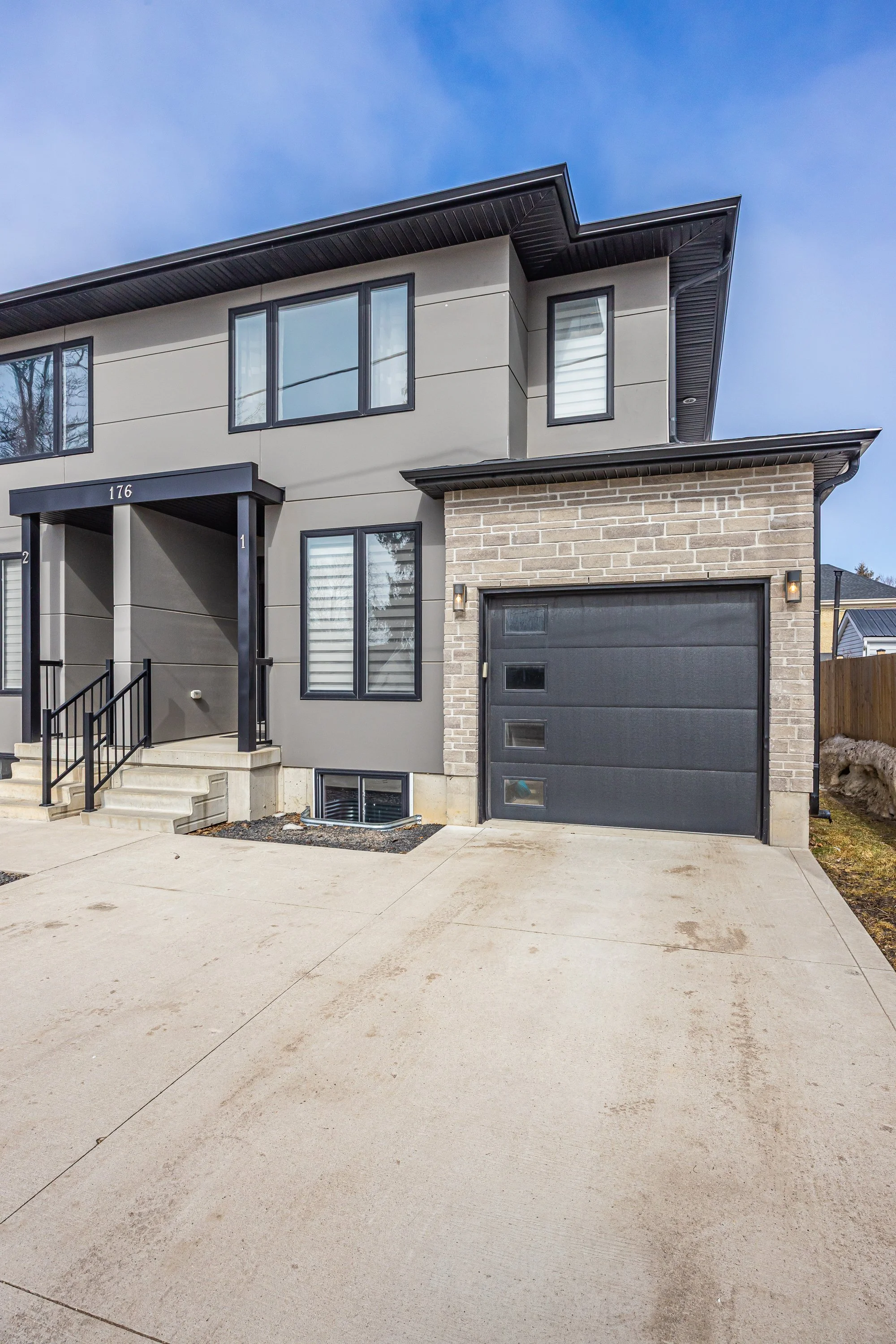 1-176 King St -03.jpg