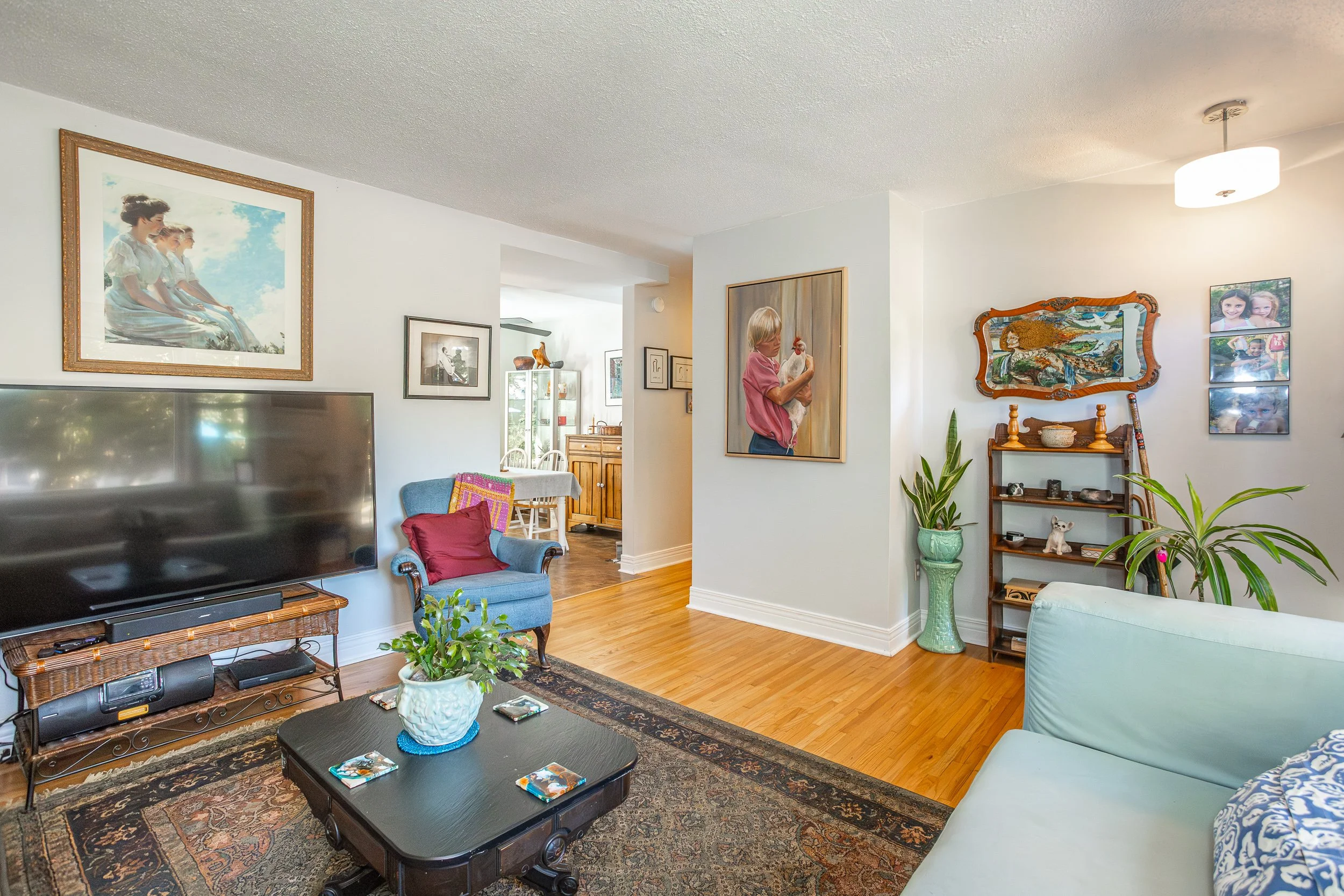 24 Thorncrest Cres-11.jpg