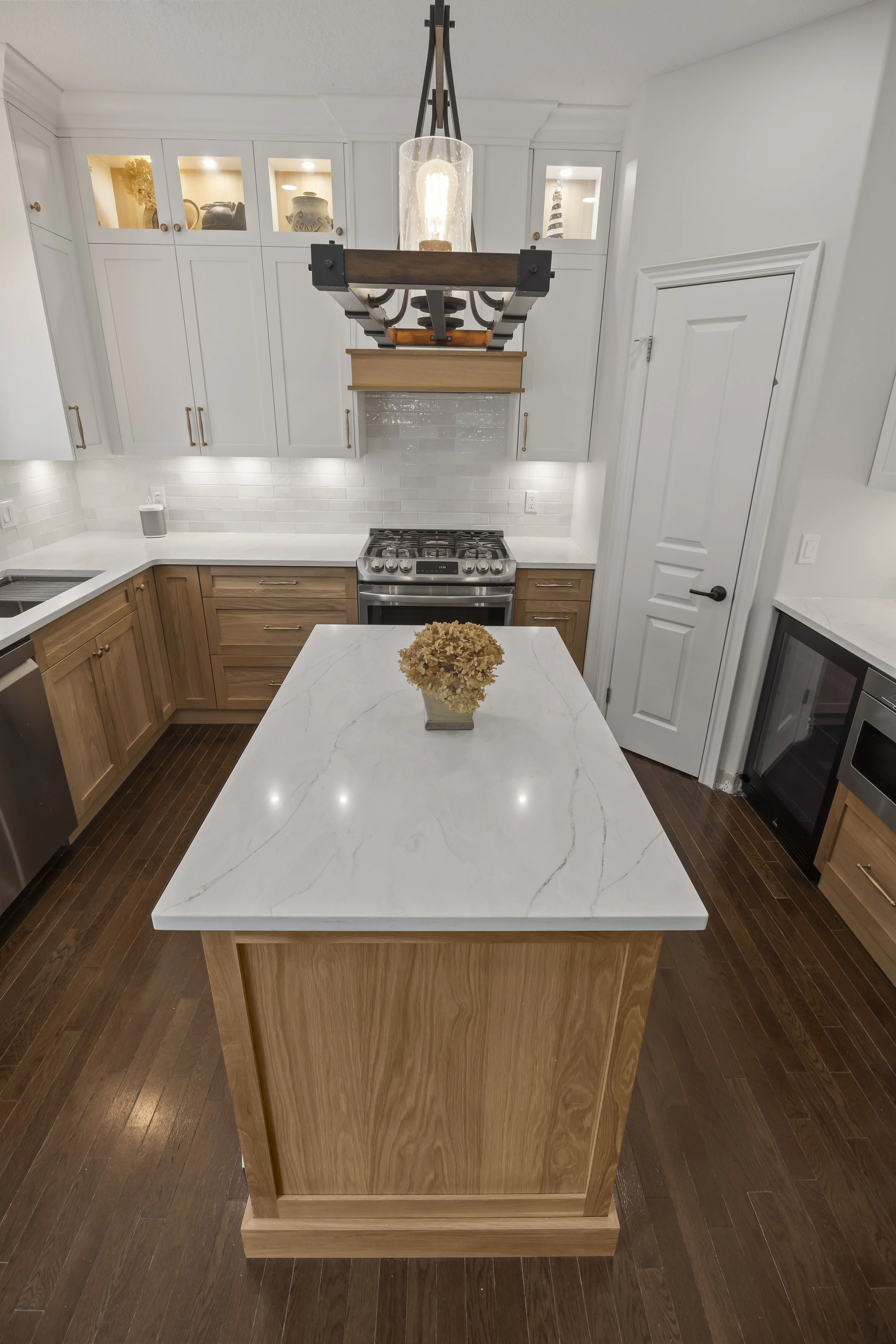 672 Clearwater Cres -06.JPG