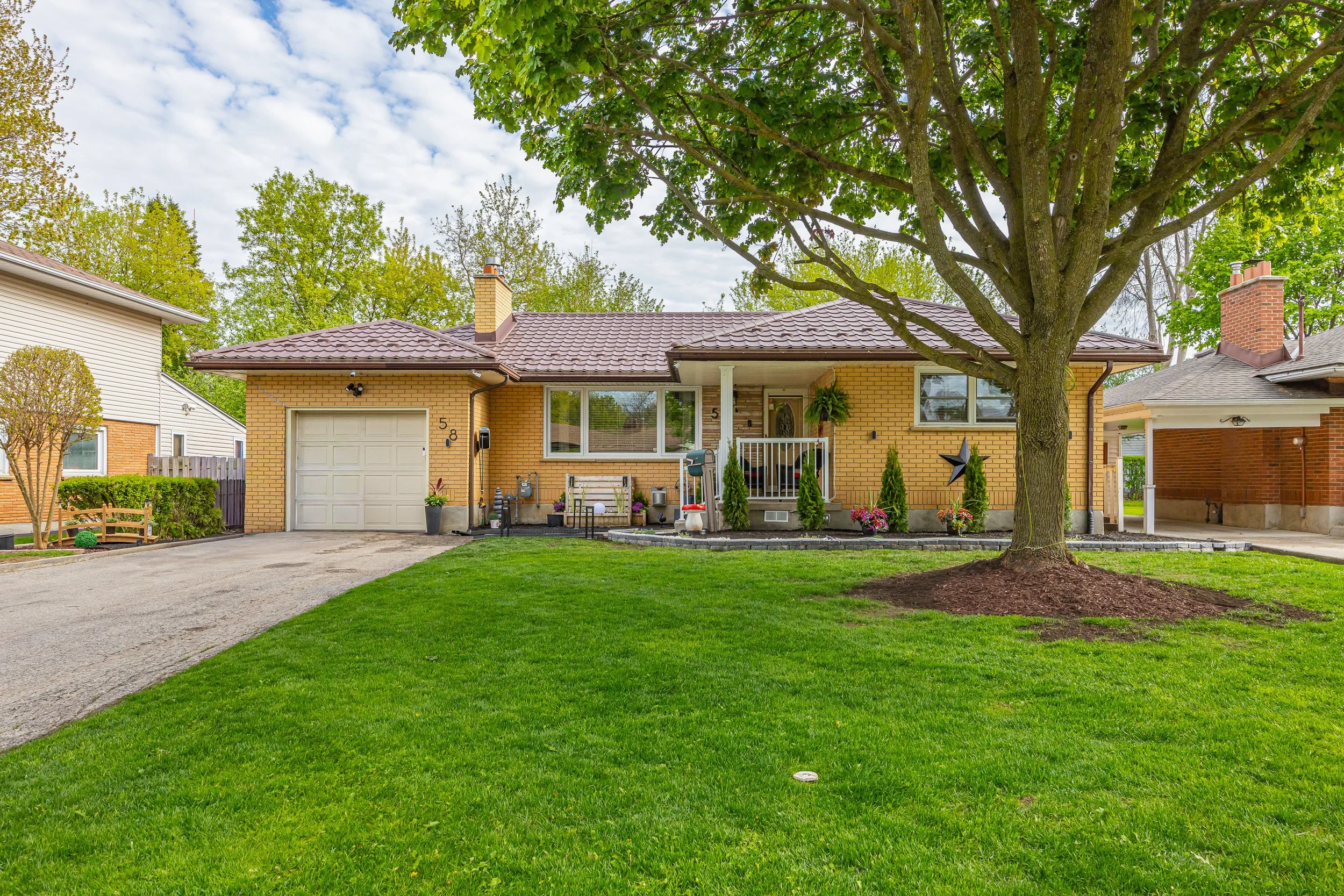 58 Centre Cres-2.jpg
