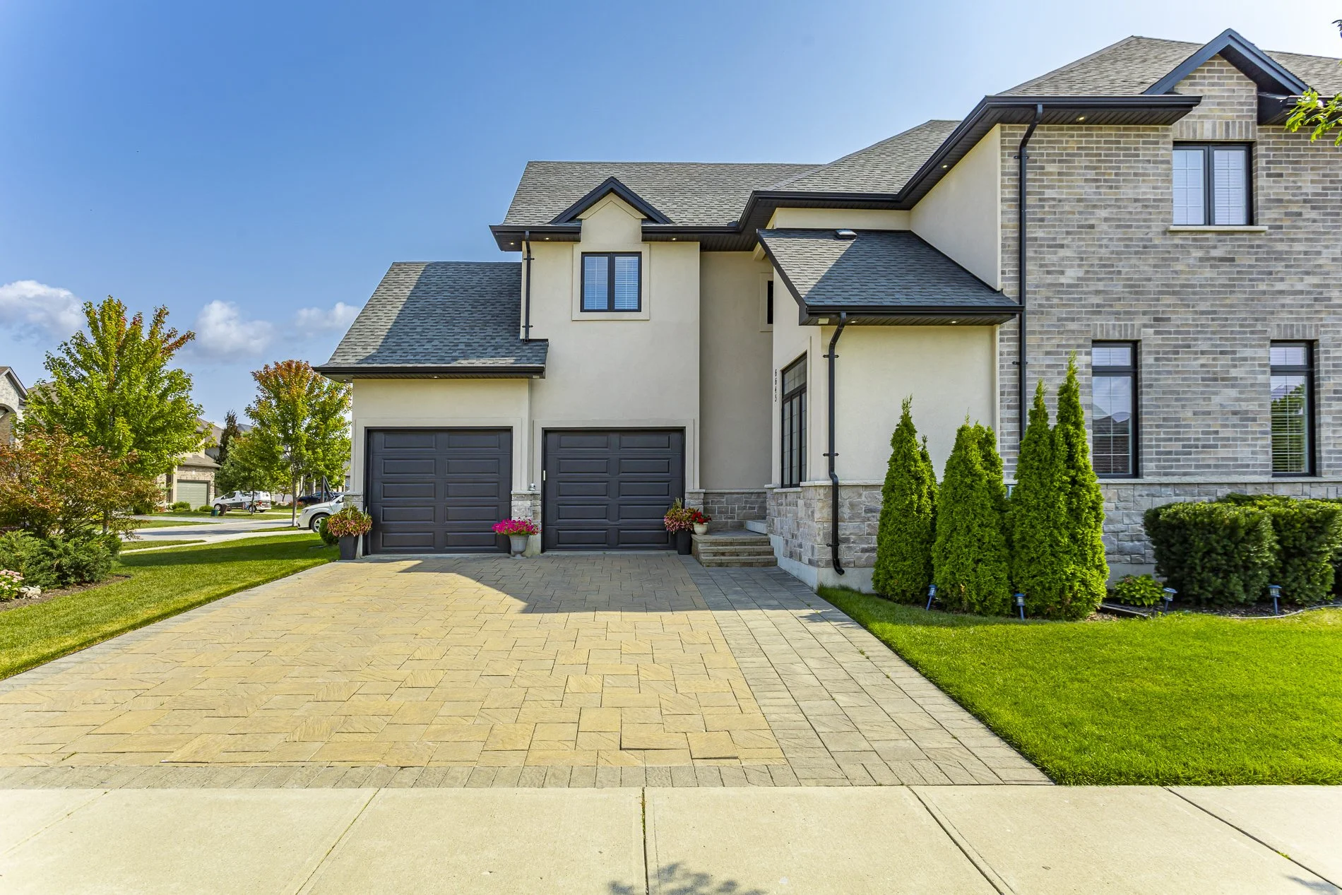 6645 Upper Canada Crossing_04.jpg