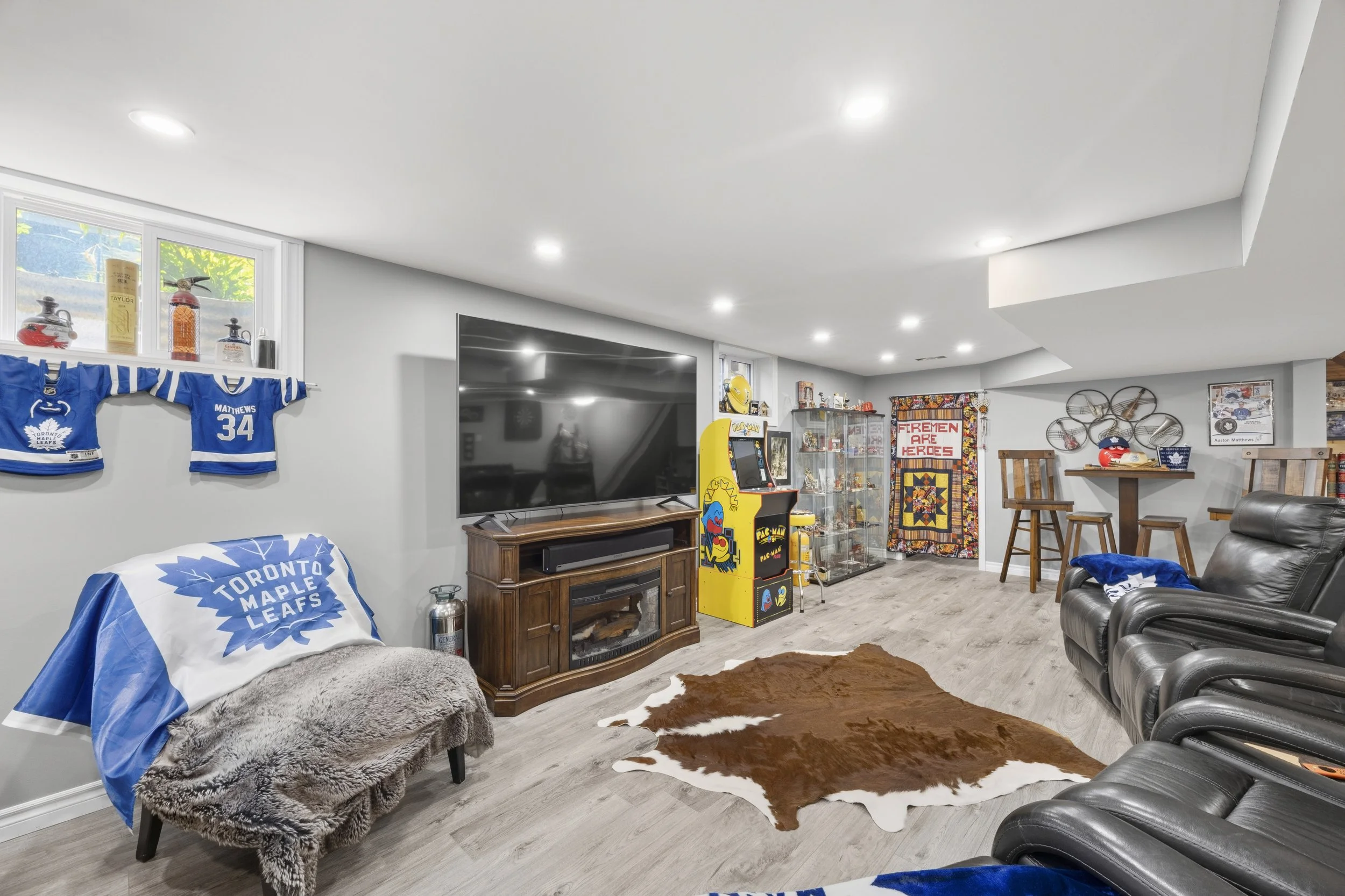 219 Dundas St W -36.JPG