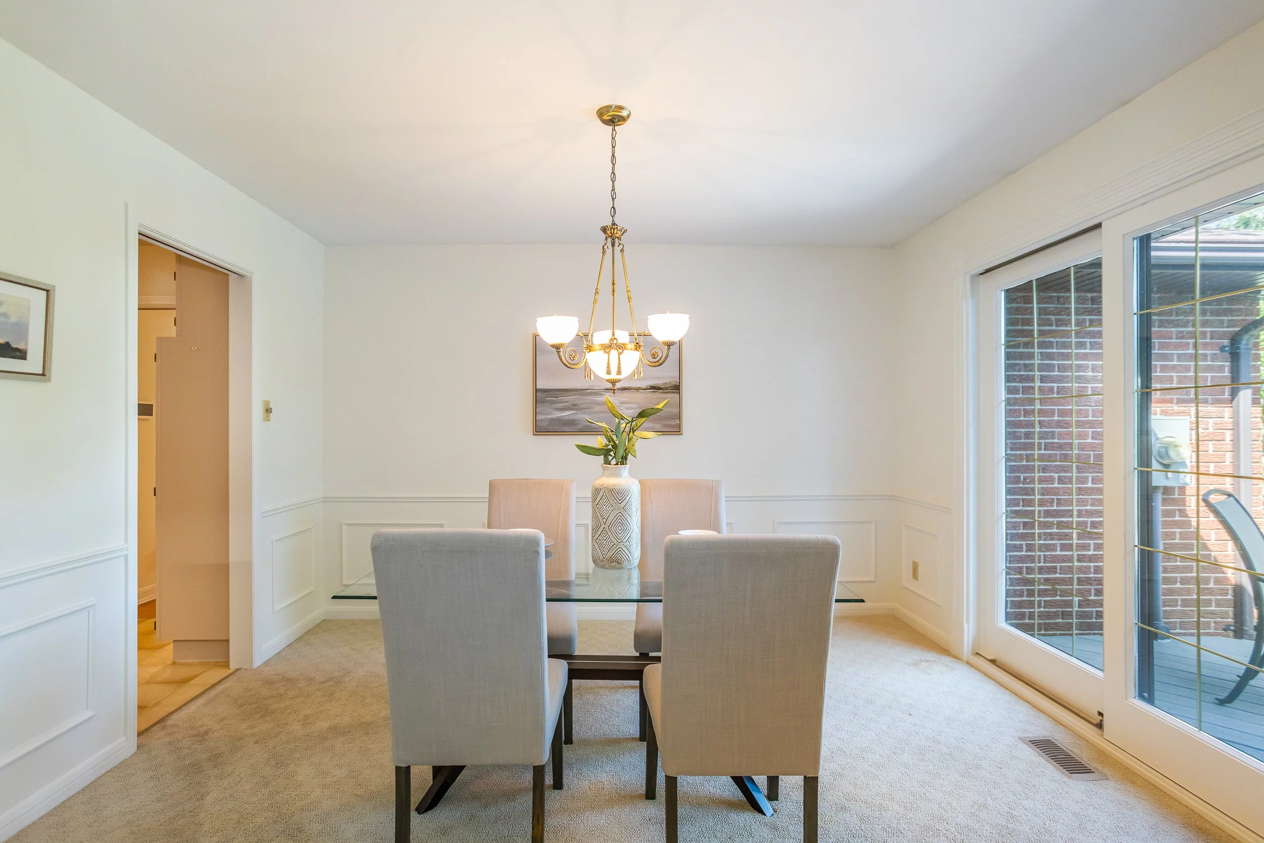 139 Springfield Cres-14.jpg